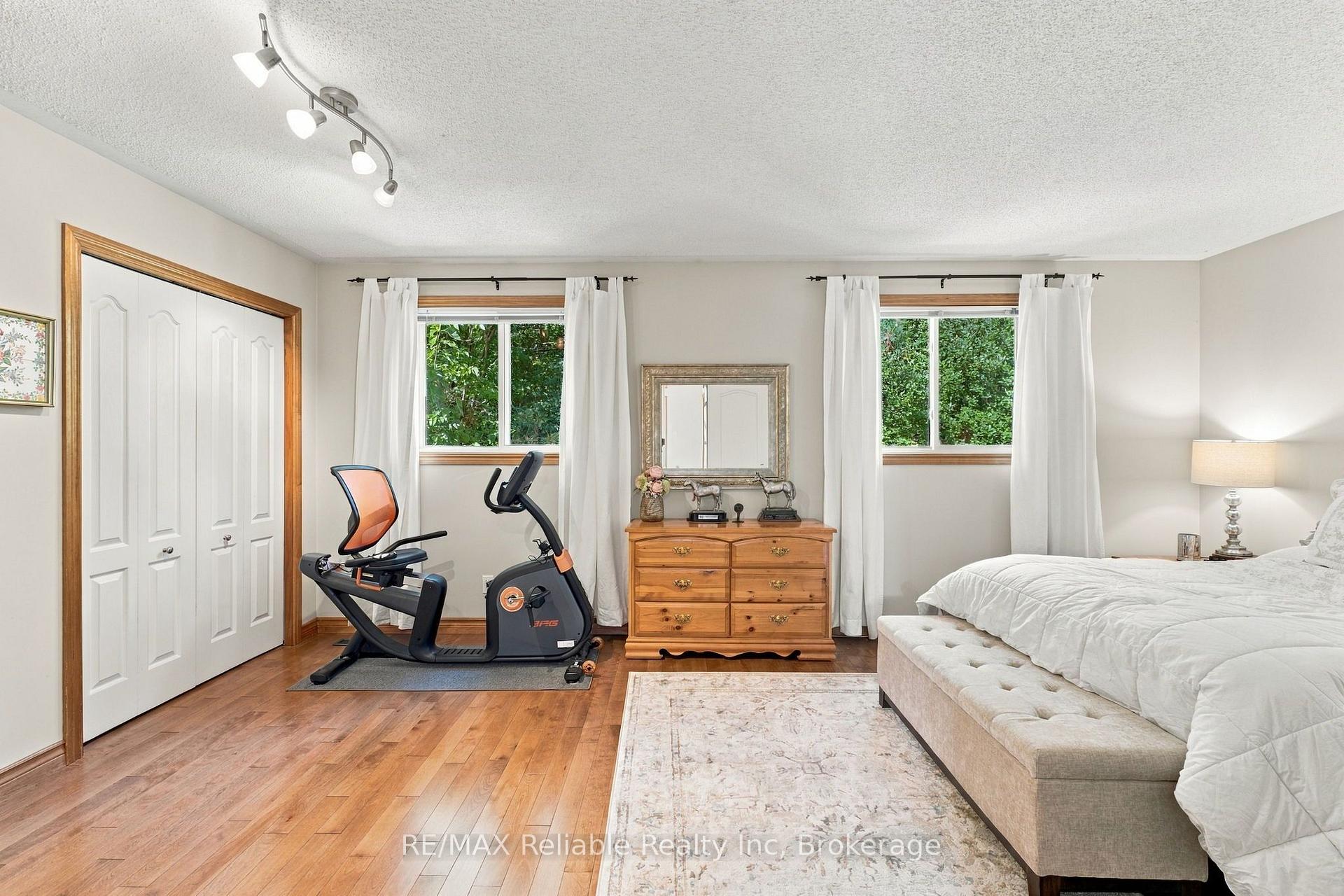 Photo 18 of 71 Meadowridge Road, London, North M — HOMEH