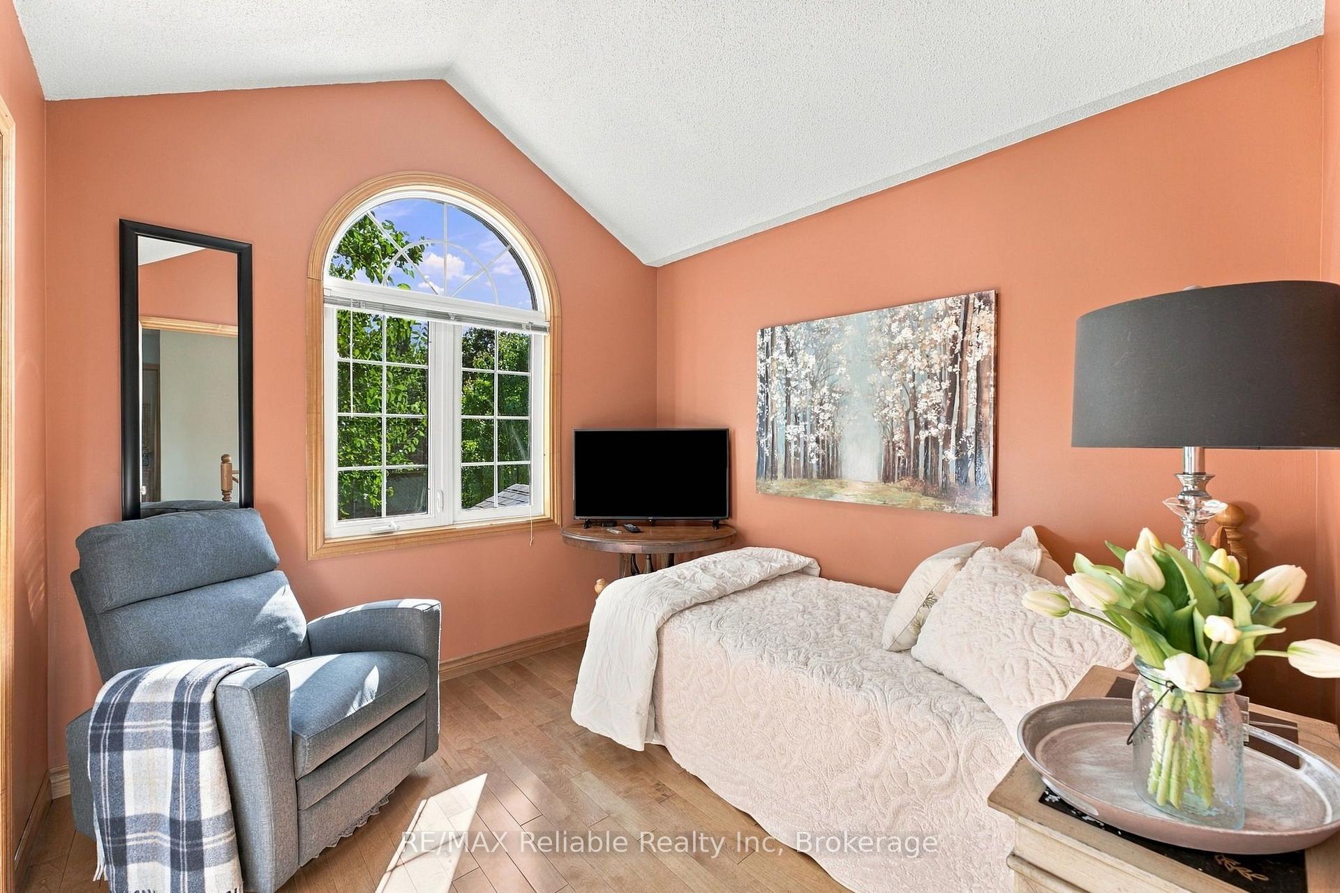Photo 19 of 71 Meadowridge Road, London, North M — HOMEH