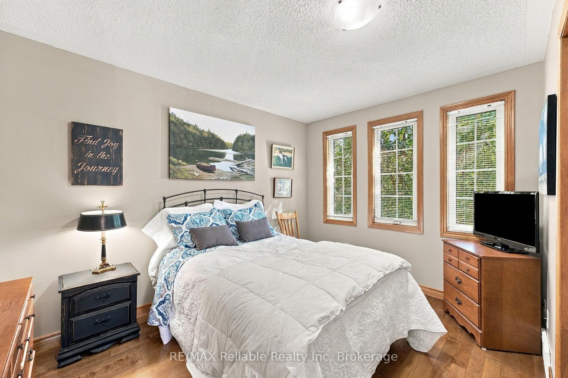 Photo 21 of 71 Meadowridge Road, London, North M — HOMEH