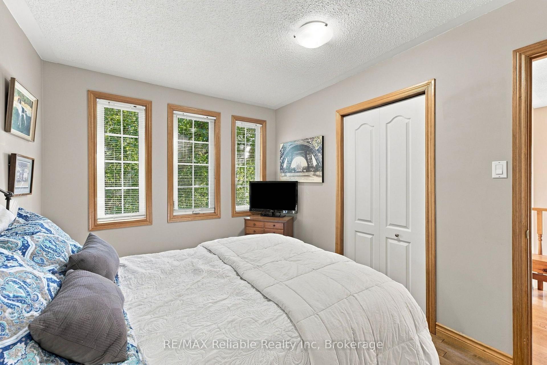 Photo 22 of 71 Meadowridge Road, London, North M — HOMEH