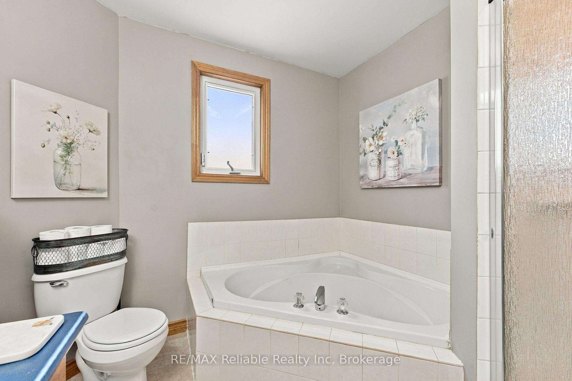 Photo 24 of 71 Meadowridge Road, London, North M — HOMEH