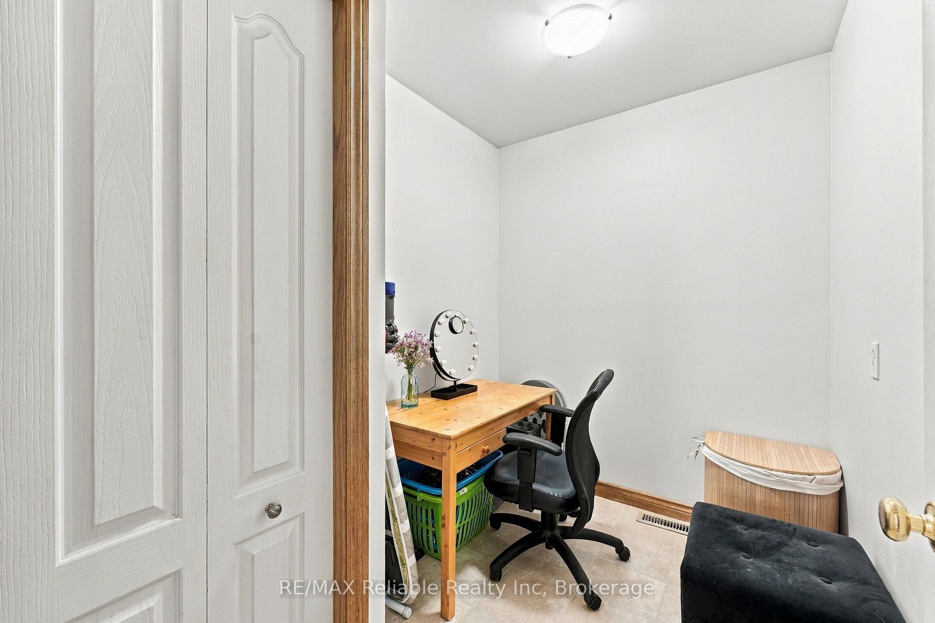 Photo 25 of 71 Meadowridge Road, London, North M — HOMEH