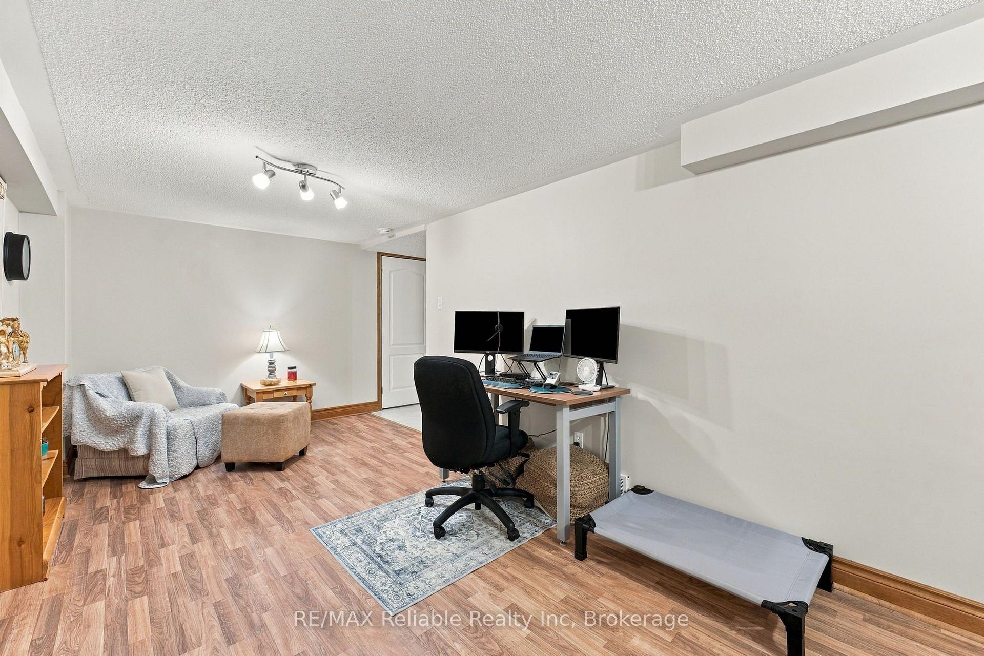 Photo 27 of 71 Meadowridge Road, London, North M — HOMEH