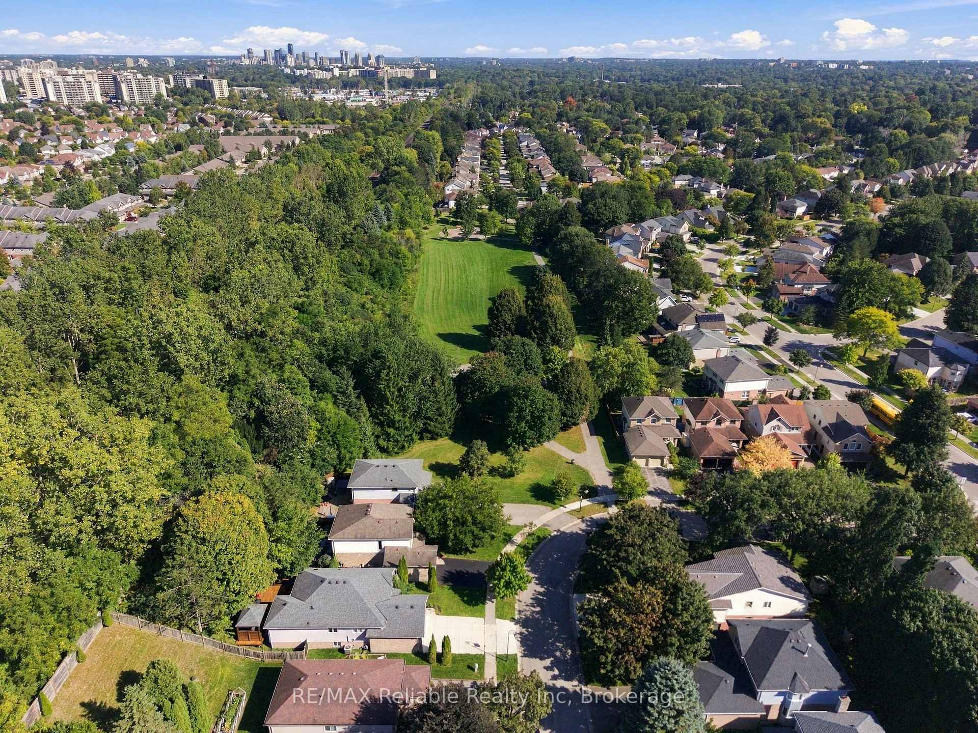 Photo 35 of 71 Meadowridge Road, London, North M — HOMEH