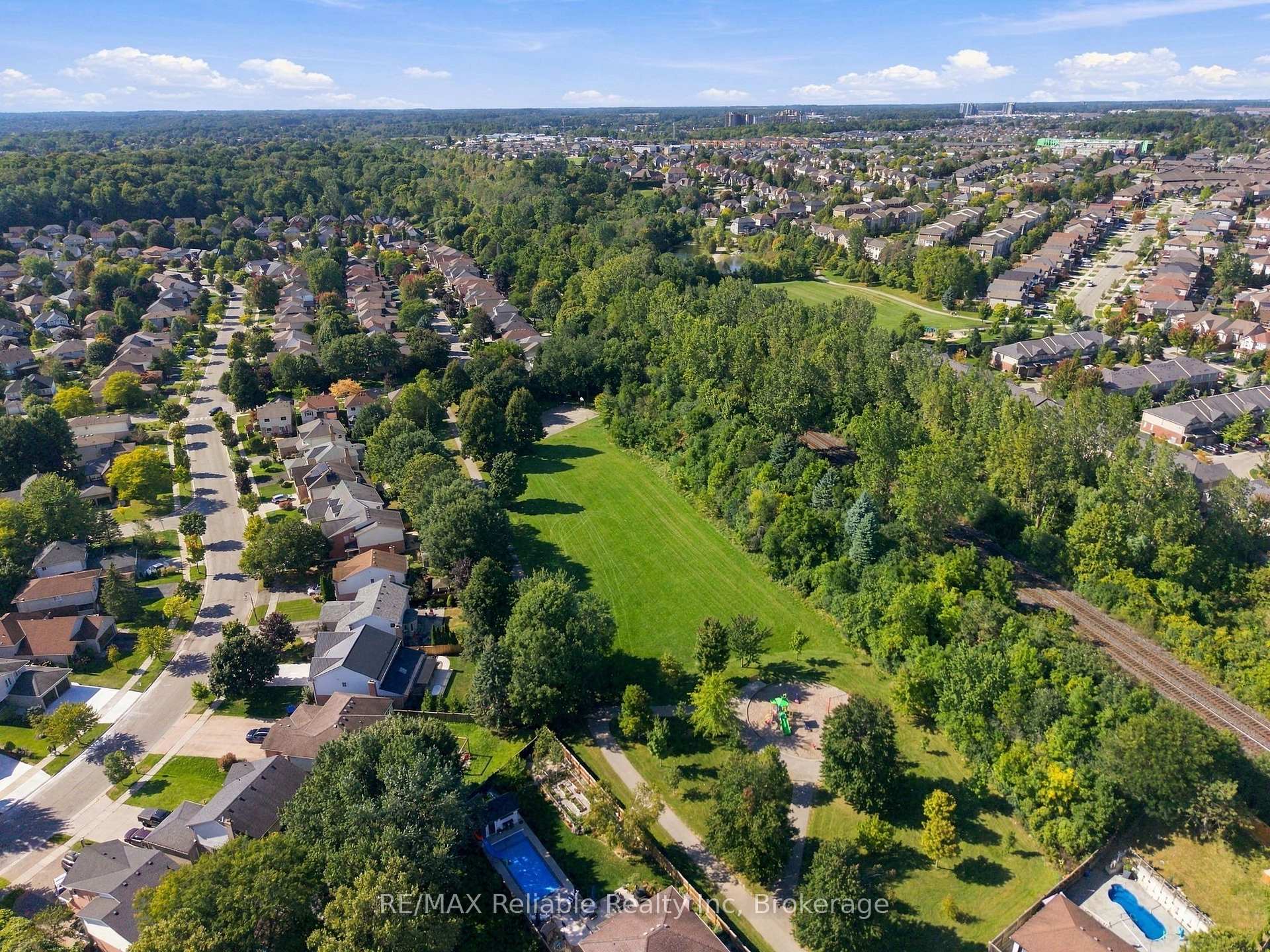 Photo 36 of 71 Meadowridge Road, London, North M — HOMEH