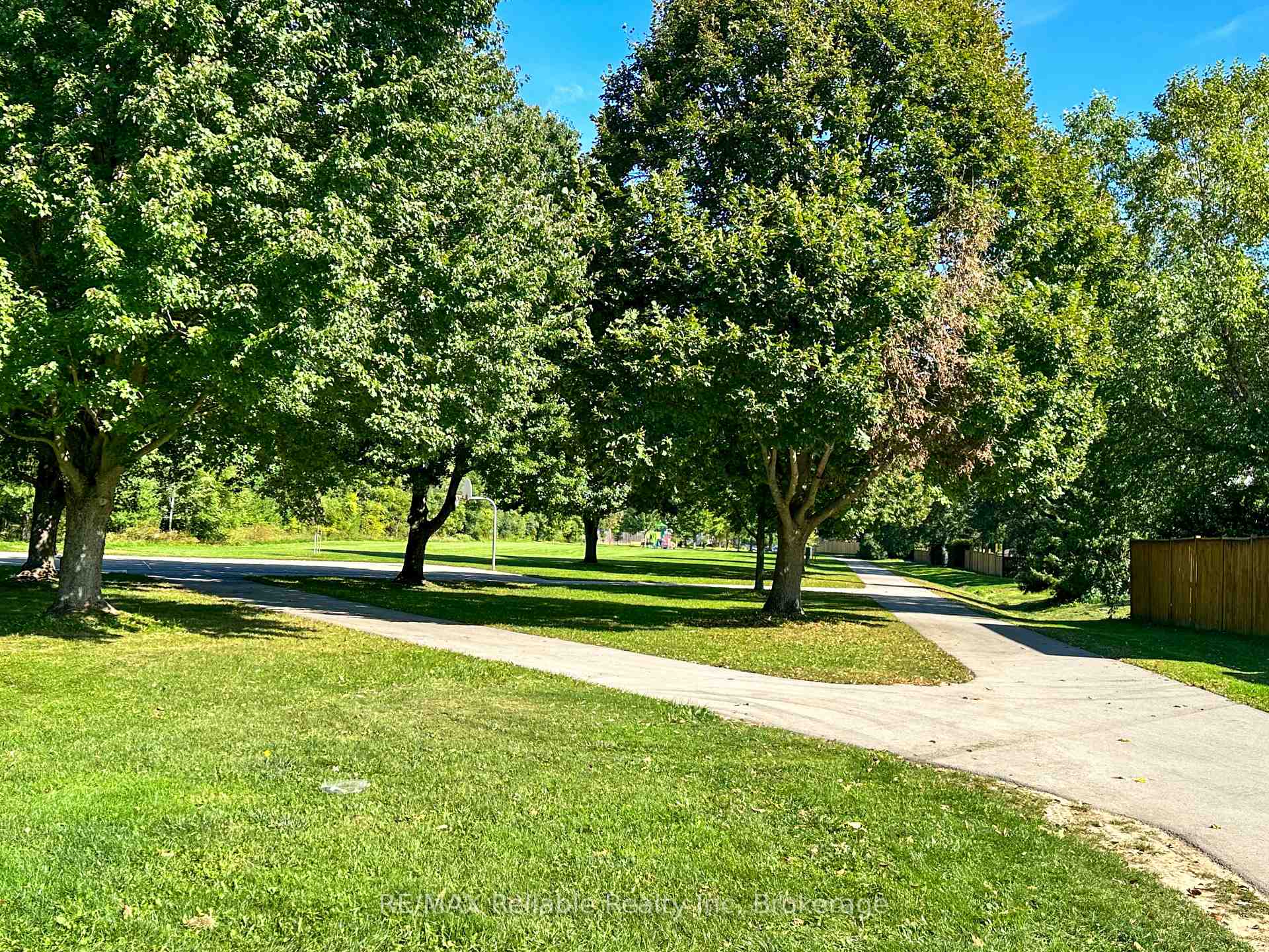 Photo 37 of 71 Meadowridge Road, London, North M — HOMEH
