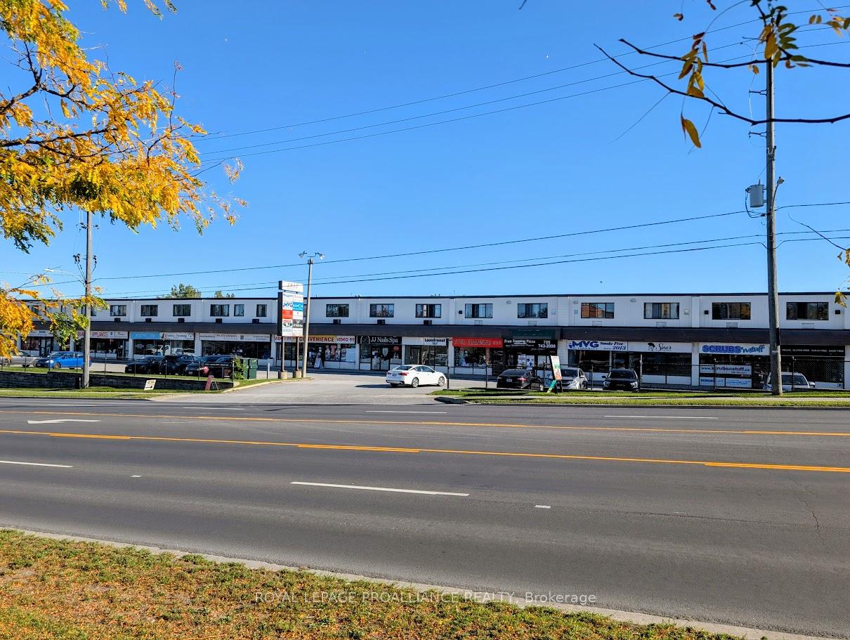 Photo of Unit 4, 1837 Lansdowne Street W