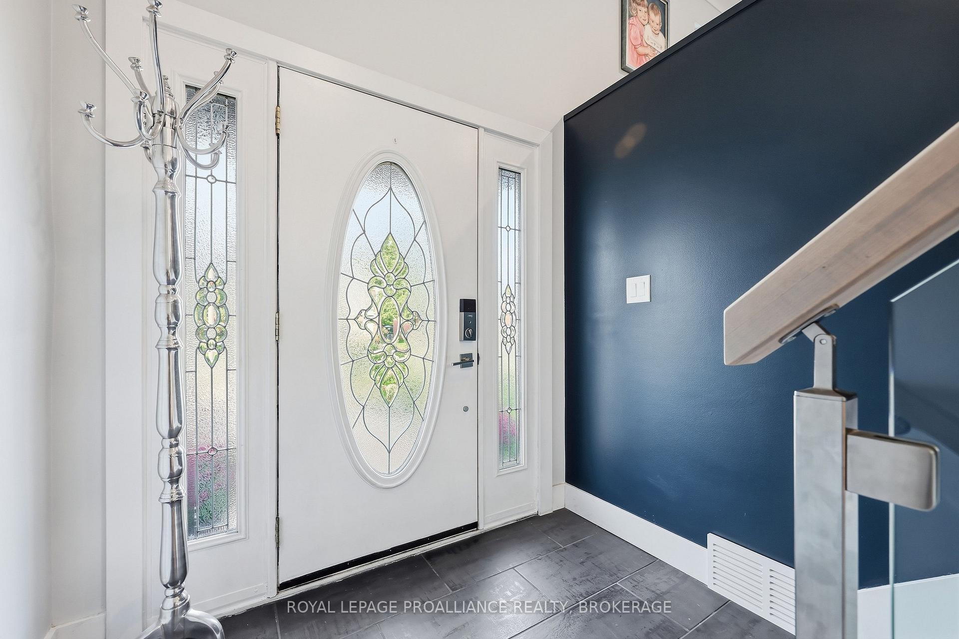 Photo 20 of 503 Canterbury Crescent, Kingston, City SouthWest — HOMEH