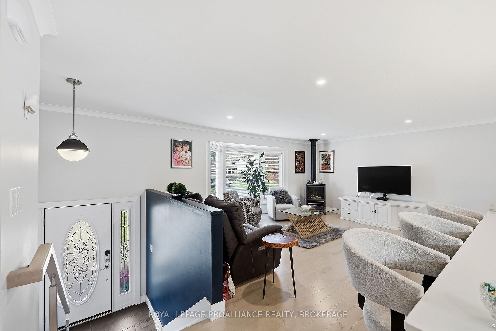 Photo 21 of 503 Canterbury Crescent, Kingston, City SouthWest — HOMEH