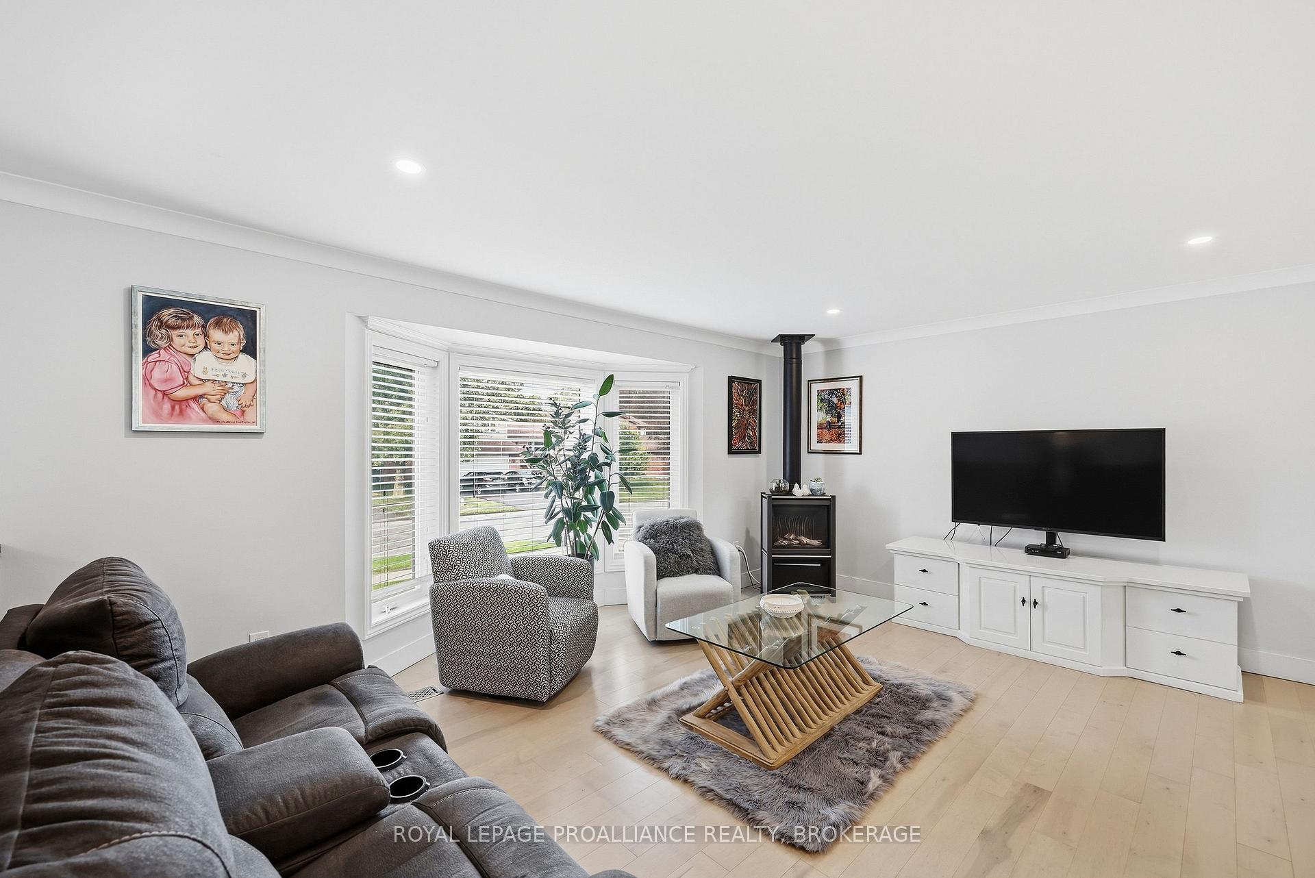 Photo 22 of 503 Canterbury Crescent, Kingston, City SouthWest — HOMEH