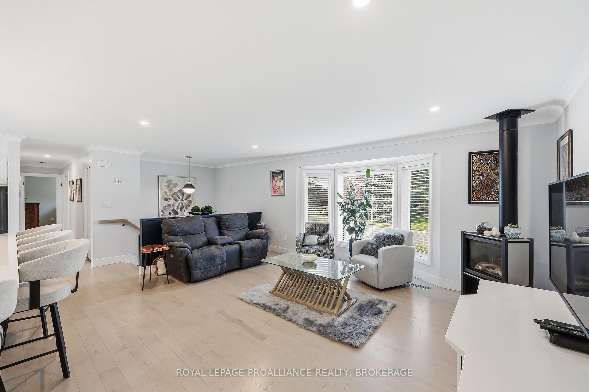Photo 24 of 503 Canterbury Crescent, Kingston, City SouthWest — HOMEH