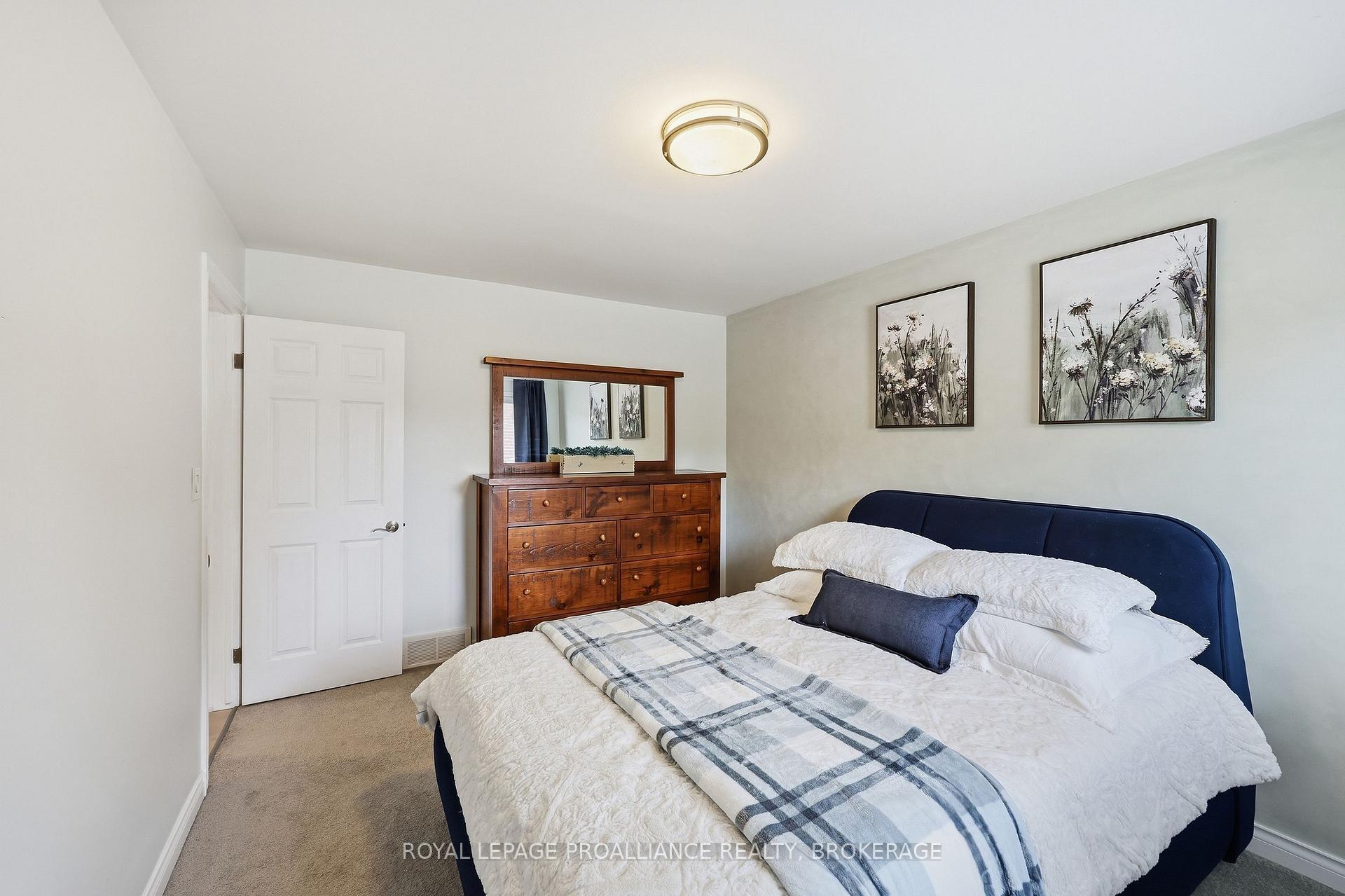Photo 42 of 503 Canterbury Crescent, Kingston, City SouthWest — HOMEH