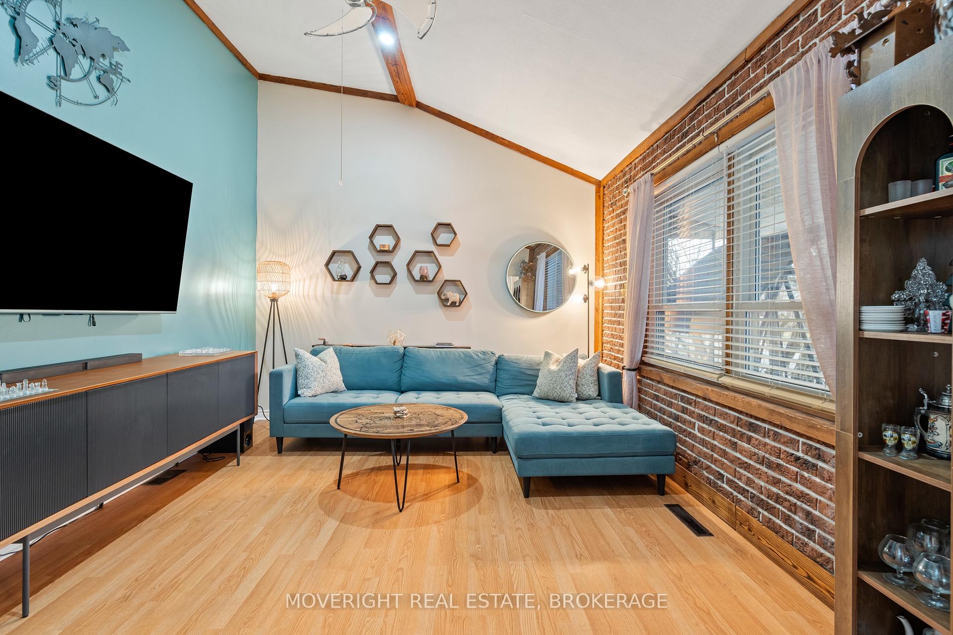 Photo 2 of 618 Lincoln Street, Welland, Lincoln/Crowland — HOMEH