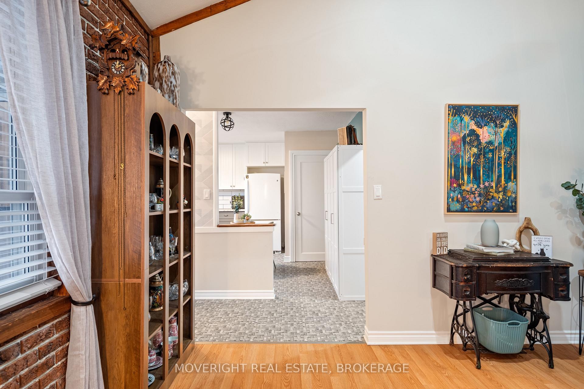 Photo 5 of 618 Lincoln Street, Welland, Lincoln/Crowland — HOMEH