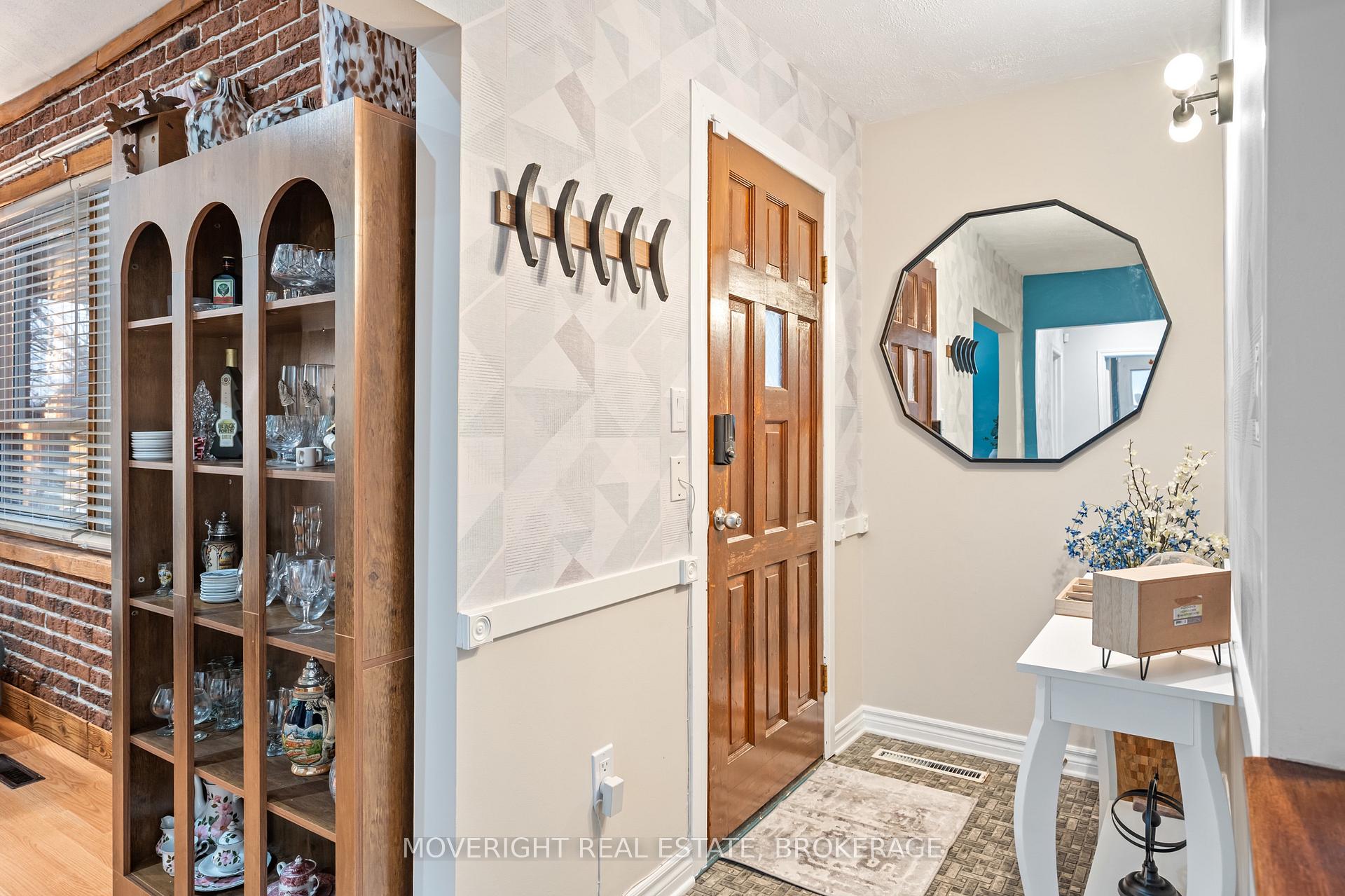 Photo 6 of 618 Lincoln Street, Welland, Lincoln/Crowland — HOMEH