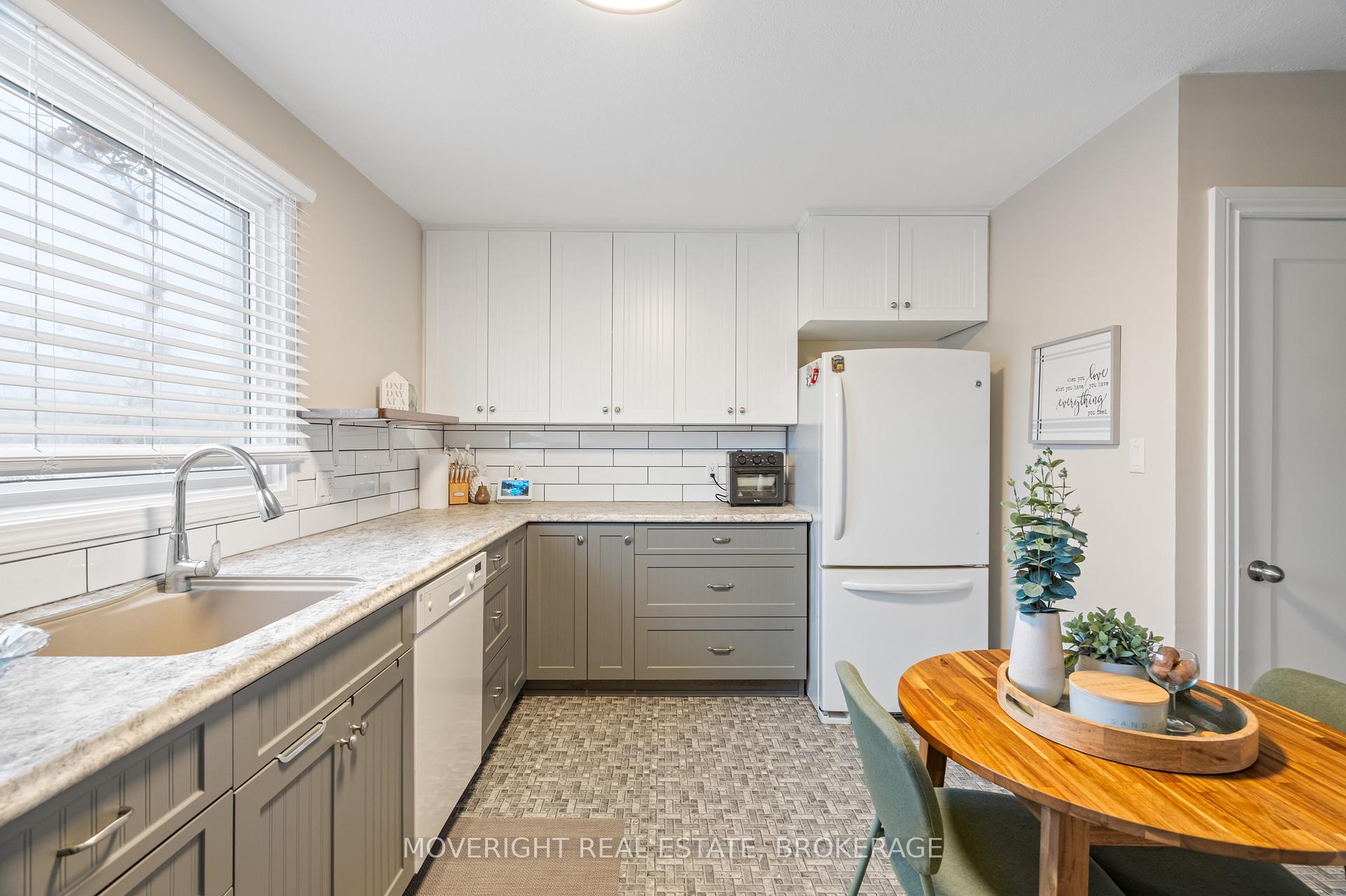 Photo 8 of 618 Lincoln Street, Welland, Lincoln/Crowland — HOMEH