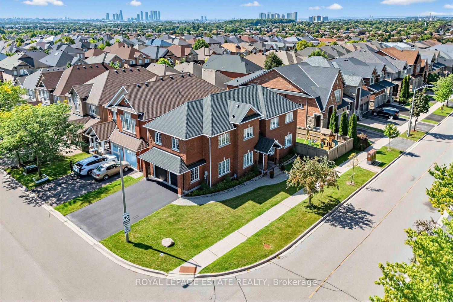 Photo 2 of 180 Jack Pine Road, Vaughan, Patterson — HOMEH
