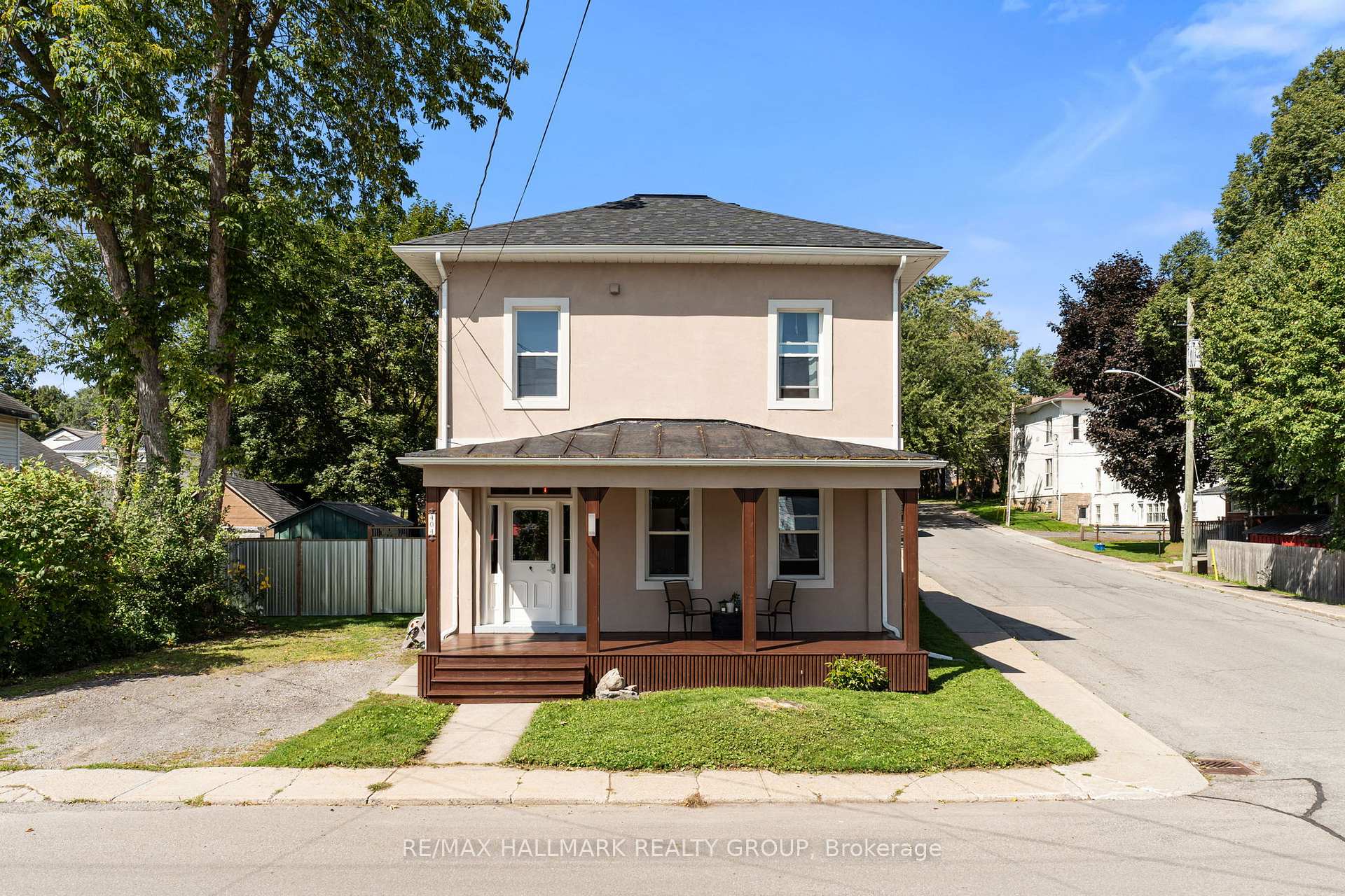 Photo of 404 Henry Street W