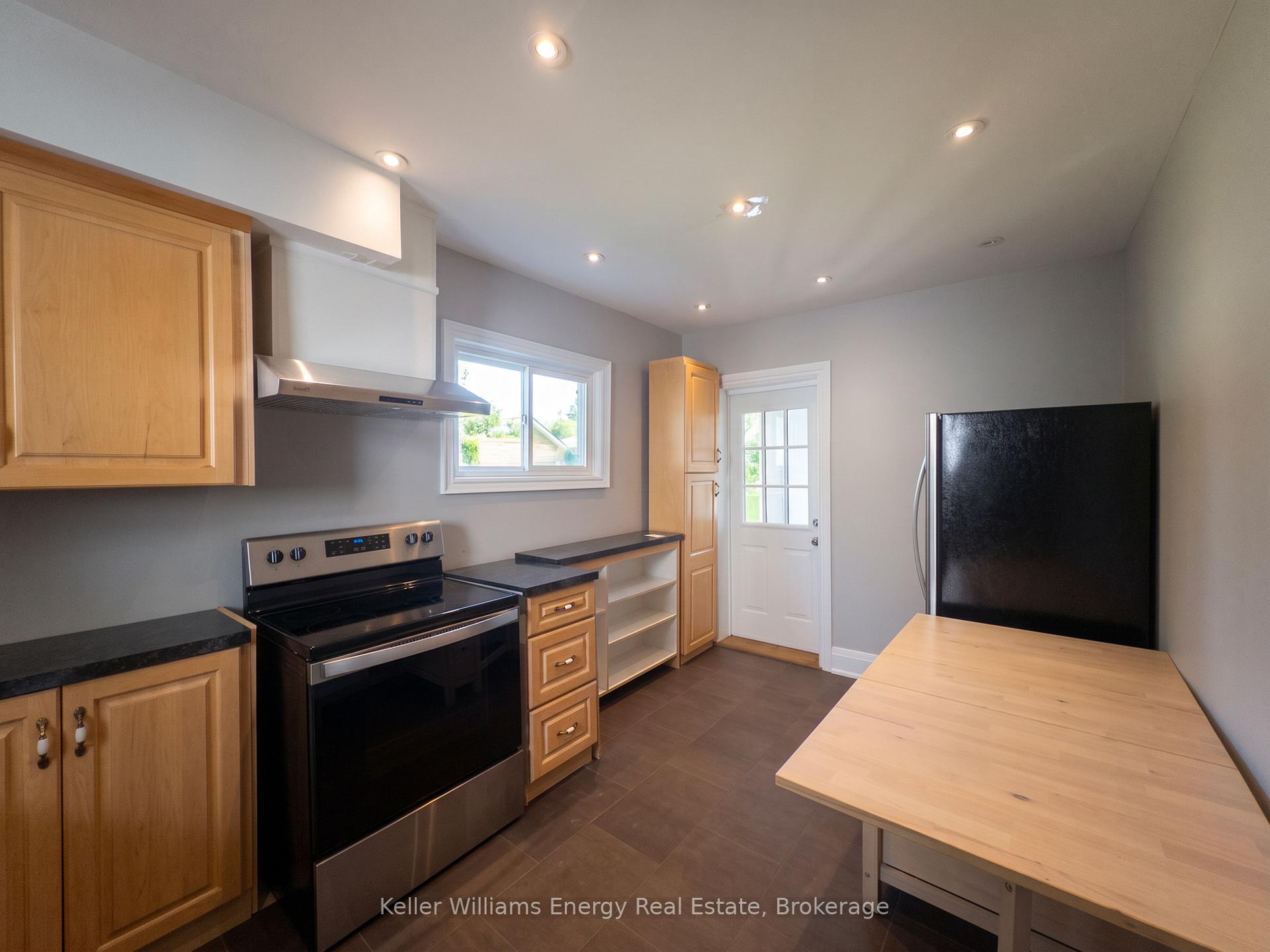 Photo 4 of 204 Gibb Street, Oshawa, Vanier — HOMEH
