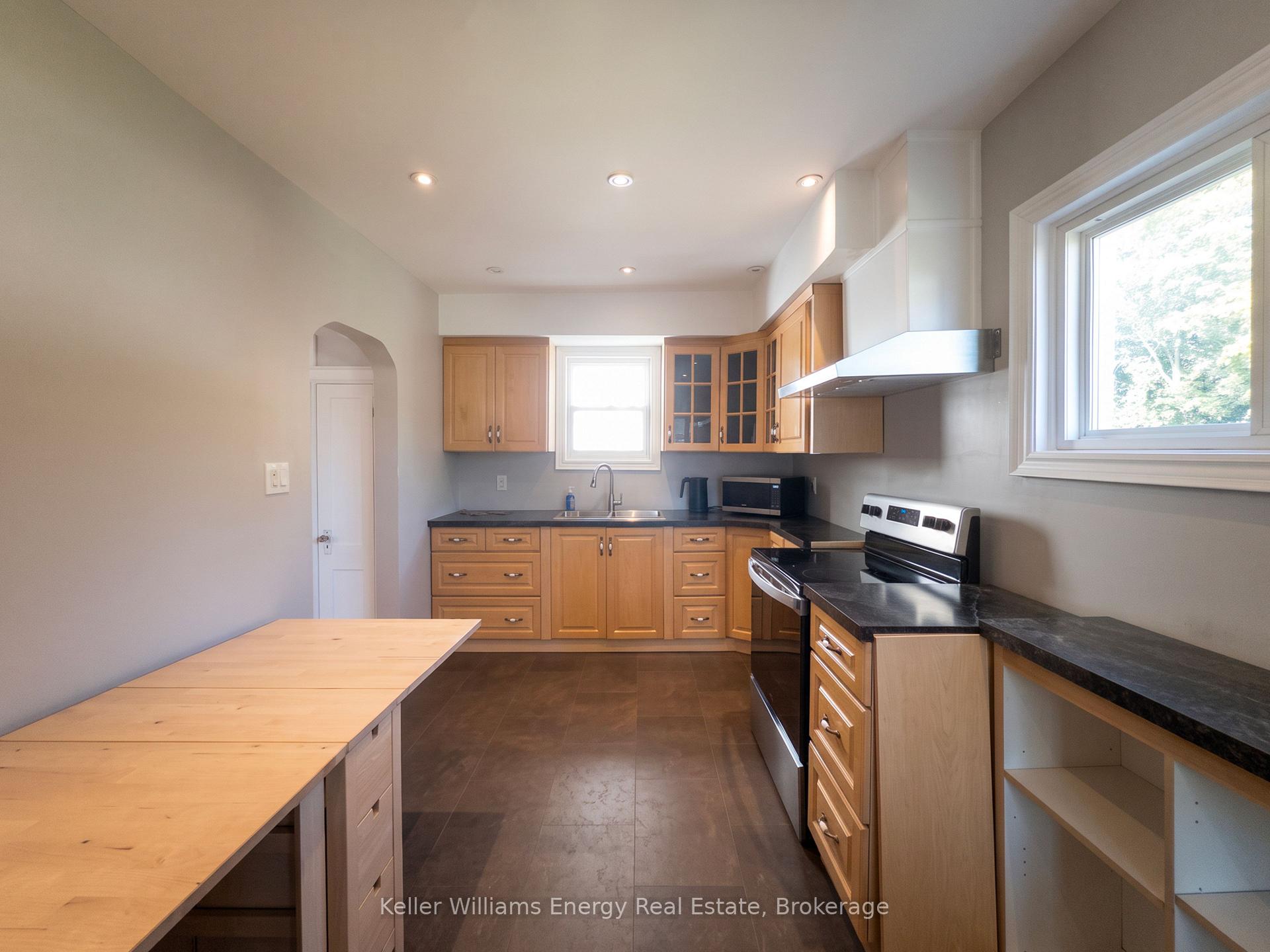 Photo 6 of 204 Gibb Street, Oshawa, Vanier — HOMEH