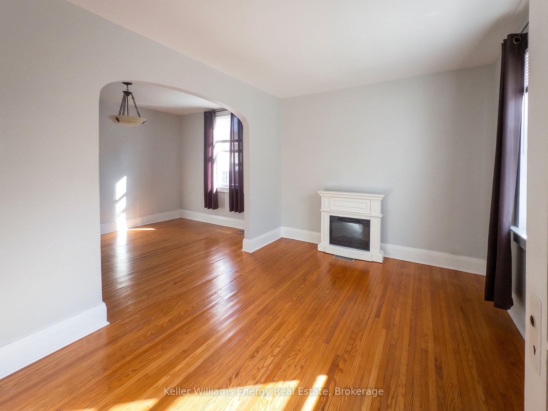 Photo 7 of 204 Gibb Street, Oshawa, Vanier — HOMEH