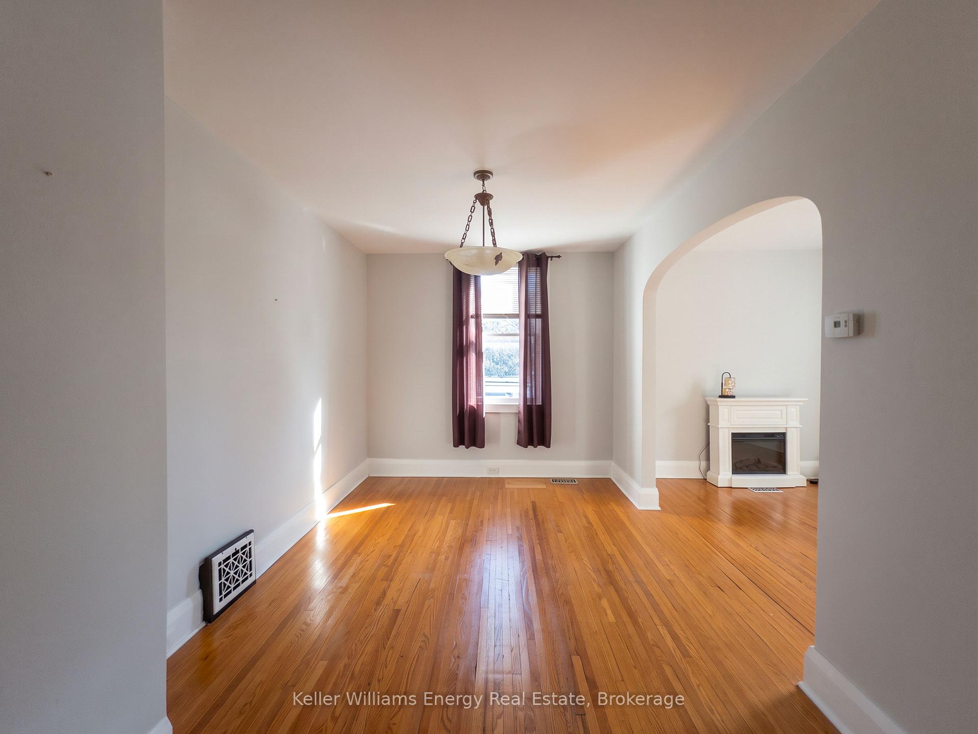 Photo 10 of 204 Gibb Street, Oshawa, Vanier — HOMEH