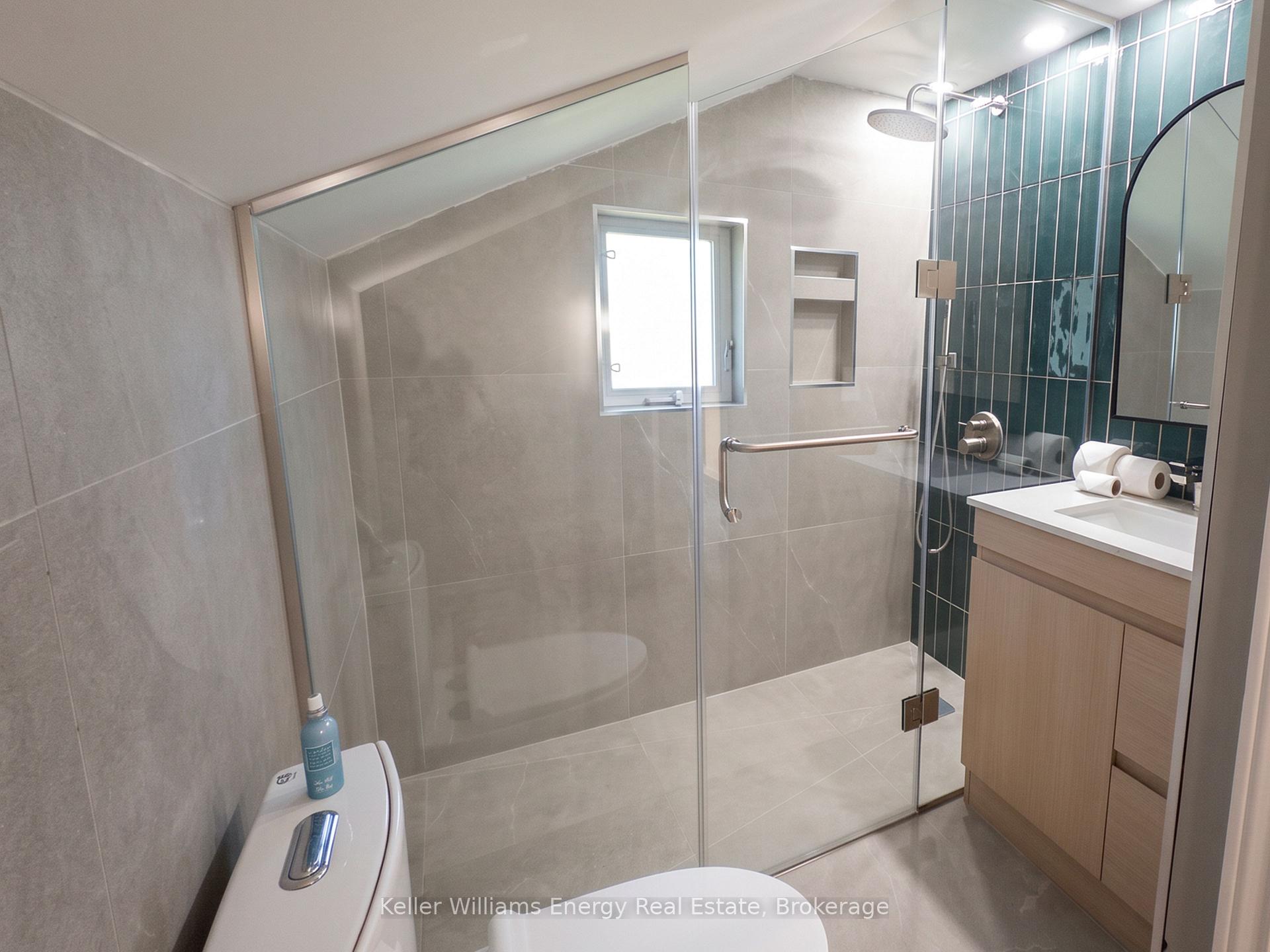 Photo 19 of 204 Gibb Street, Oshawa, Vanier — HOMEH