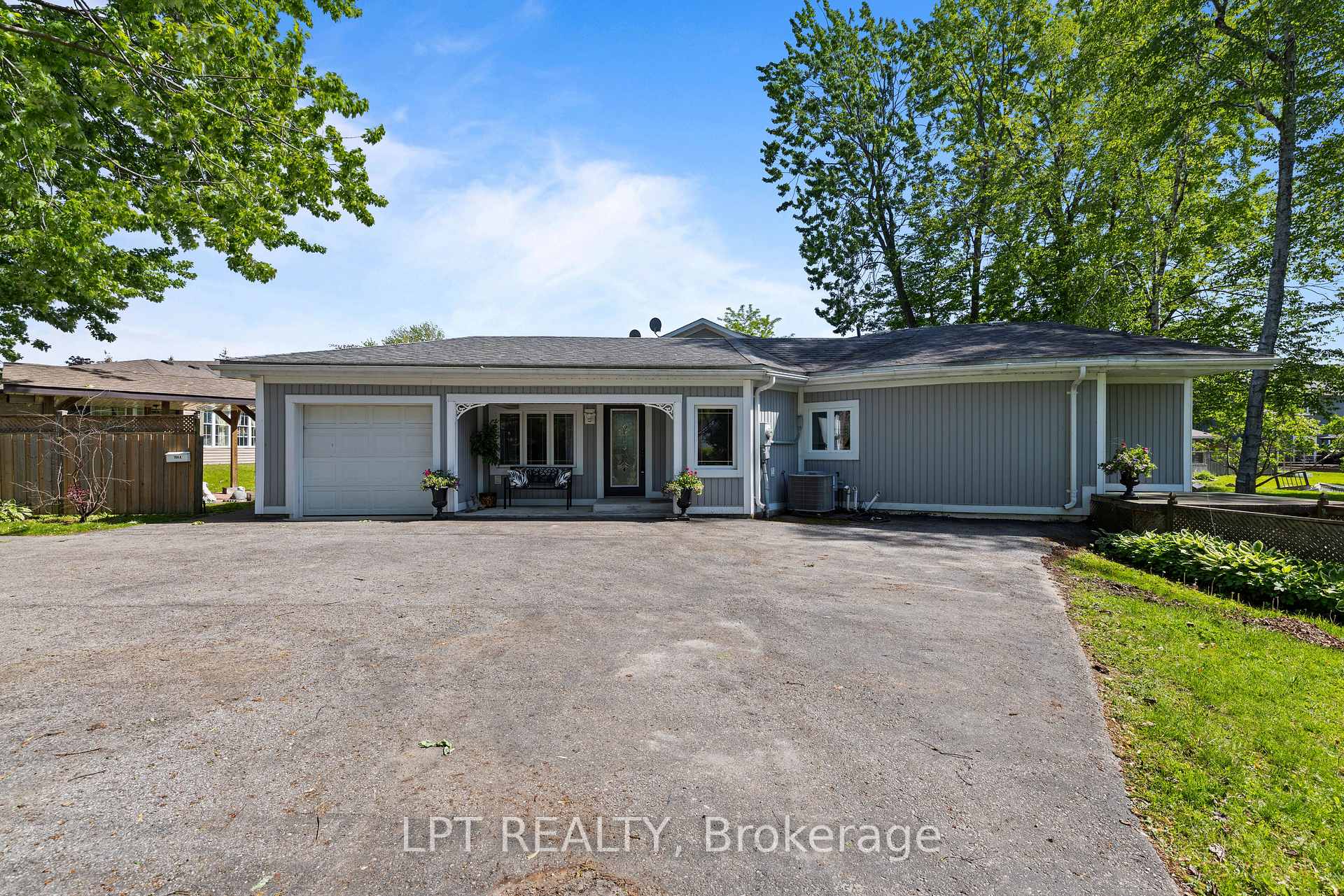 Photo 6 of 204 The Queensway, Georgina, Keswick South — HOMEH
