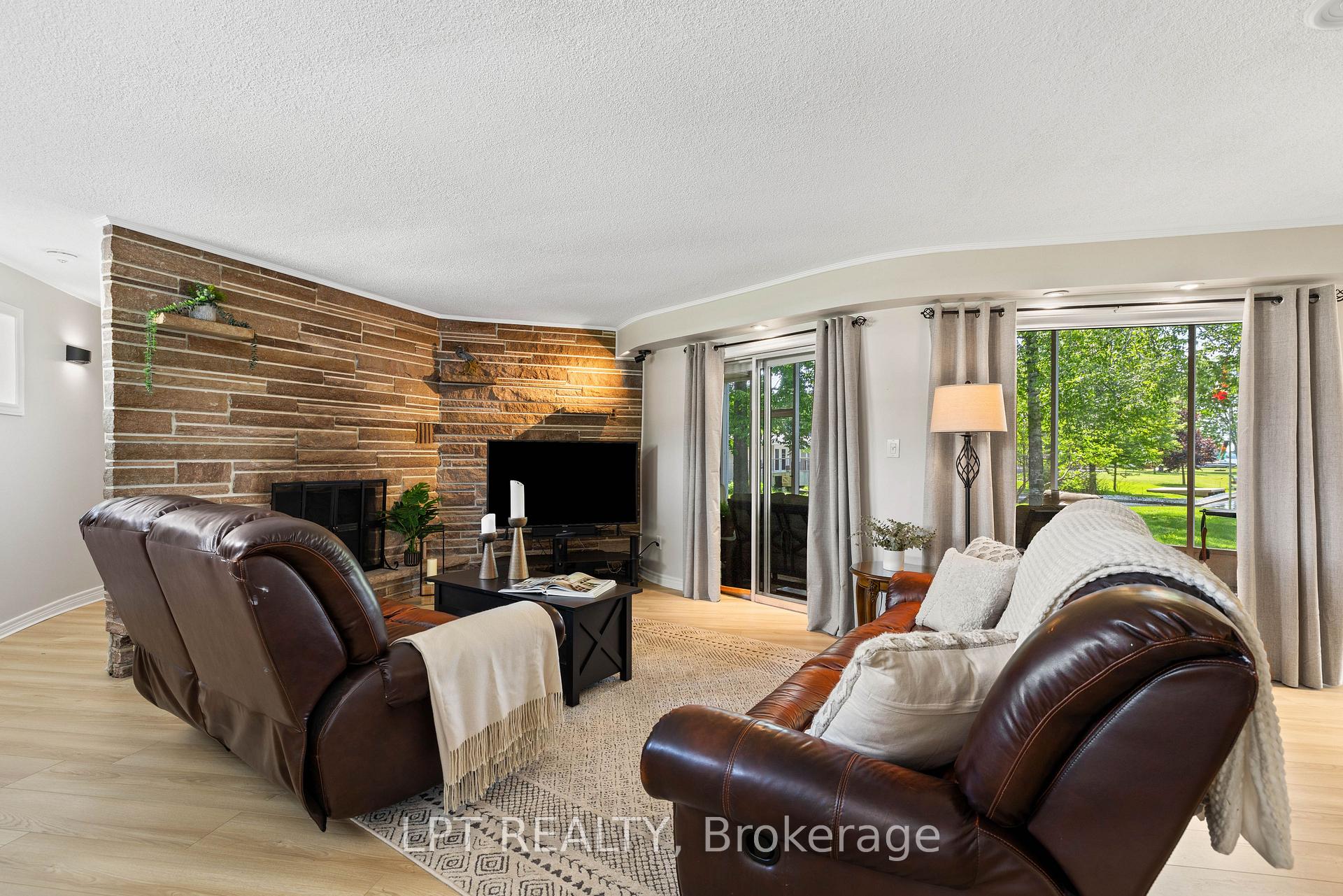 Photo 8 of 204 The Queensway, Georgina, Keswick South — HOMEH