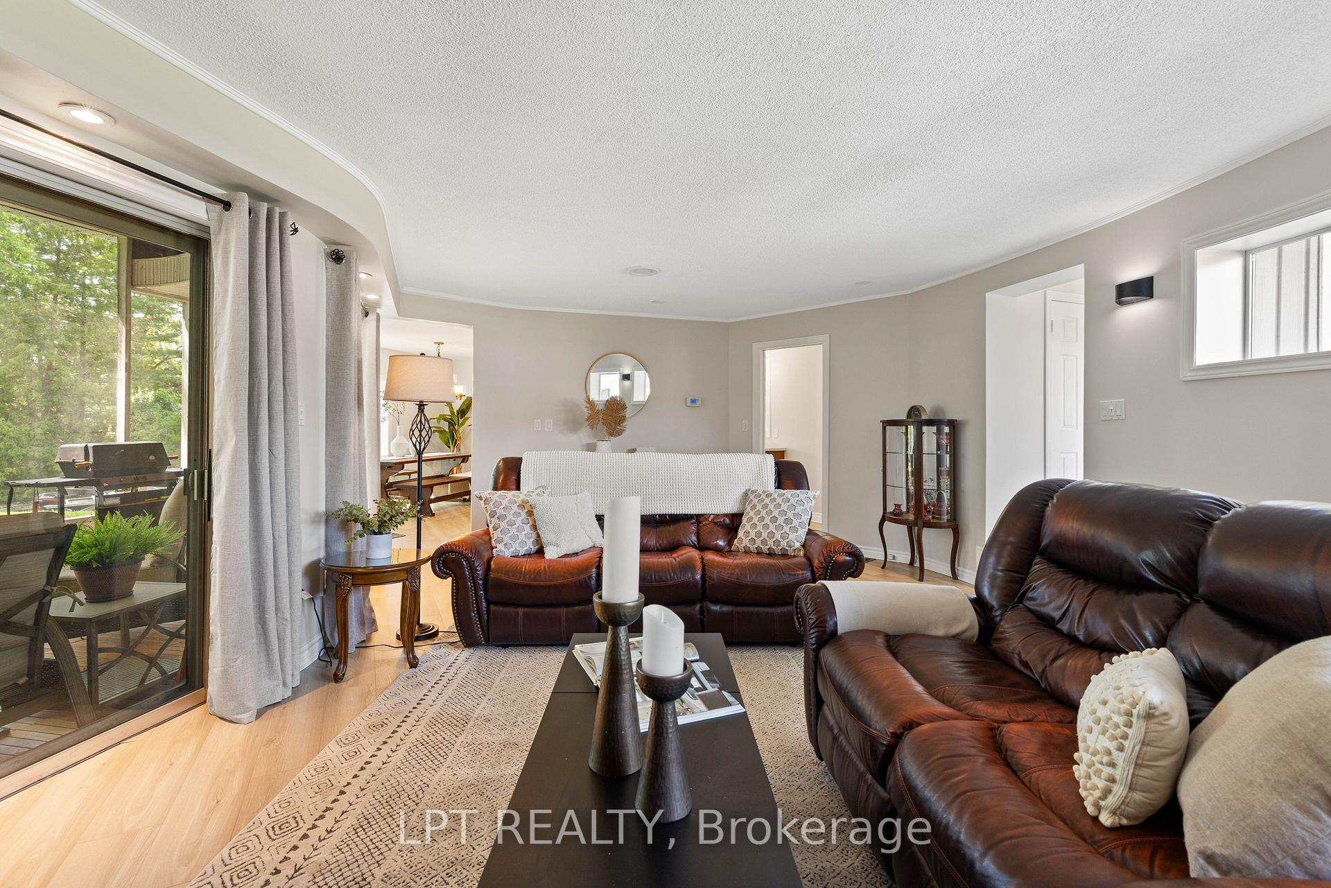 Photo 9 of 204 The Queensway, Georgina, Keswick South — HOMEH