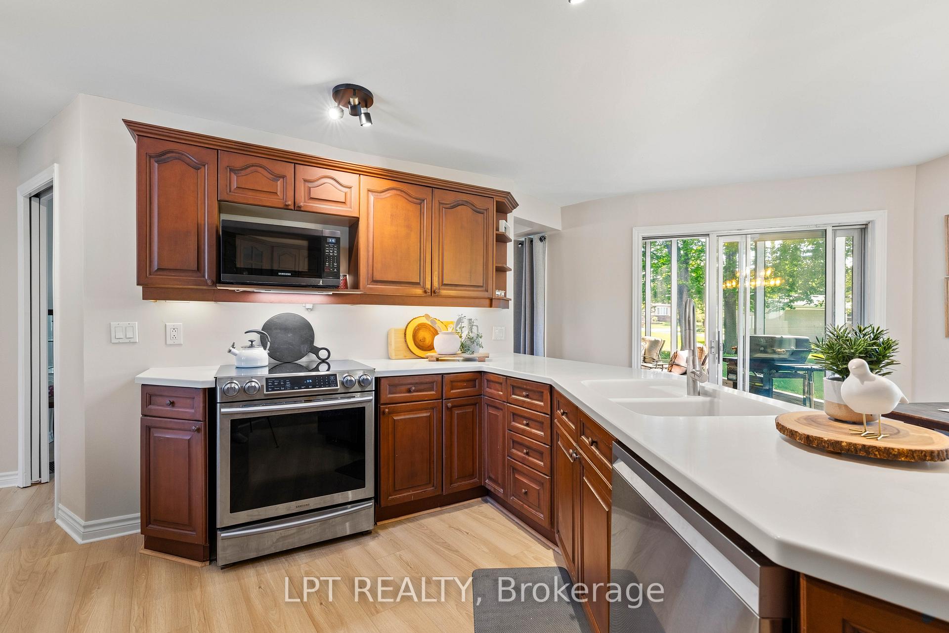 Photo 12 of 204 The Queensway, Georgina, Keswick South — HOMEH