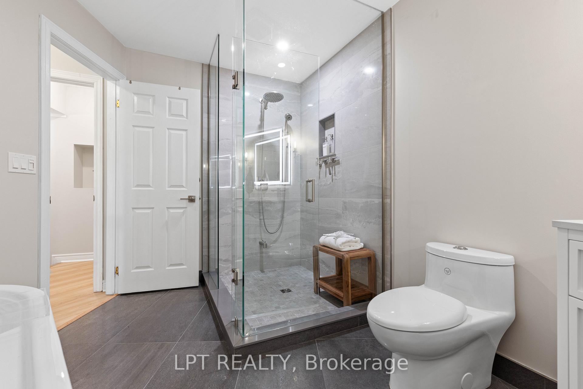 Photo 23 of 204 The Queensway, Georgina, Keswick South — HOMEH