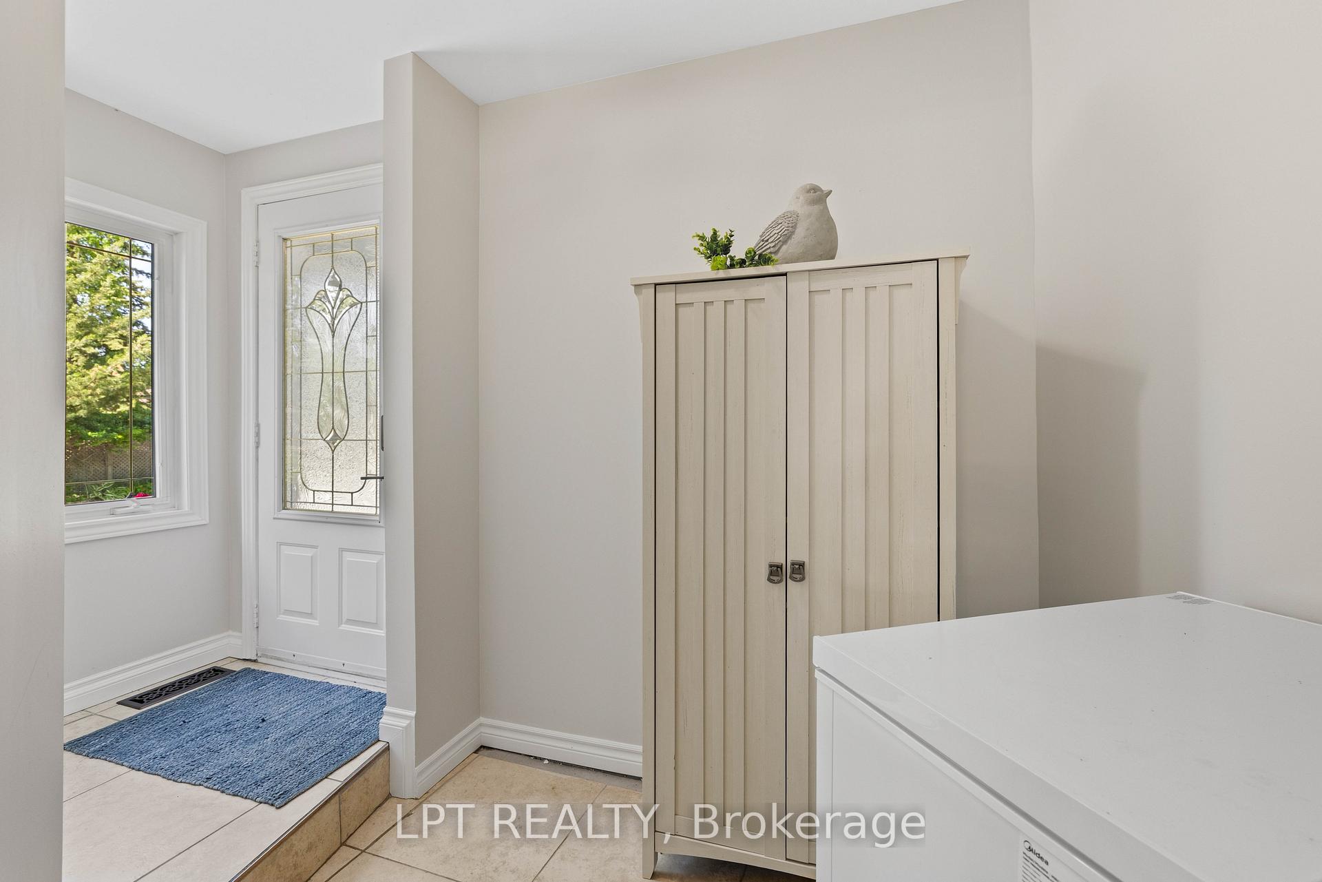 Photo 31 of 204 The Queensway, Georgina, Keswick South — HOMEH