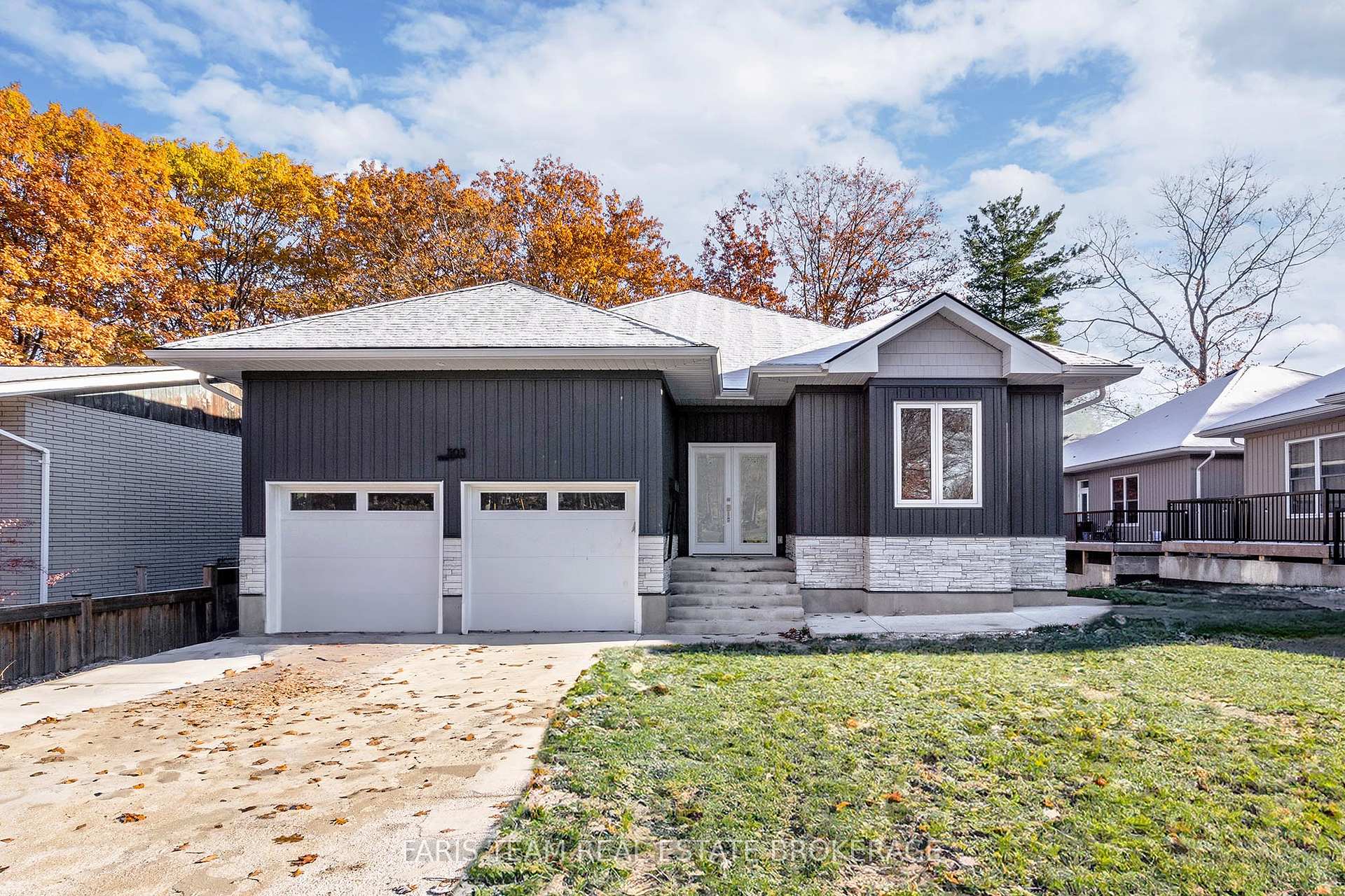 Front of 303 Anne Street N