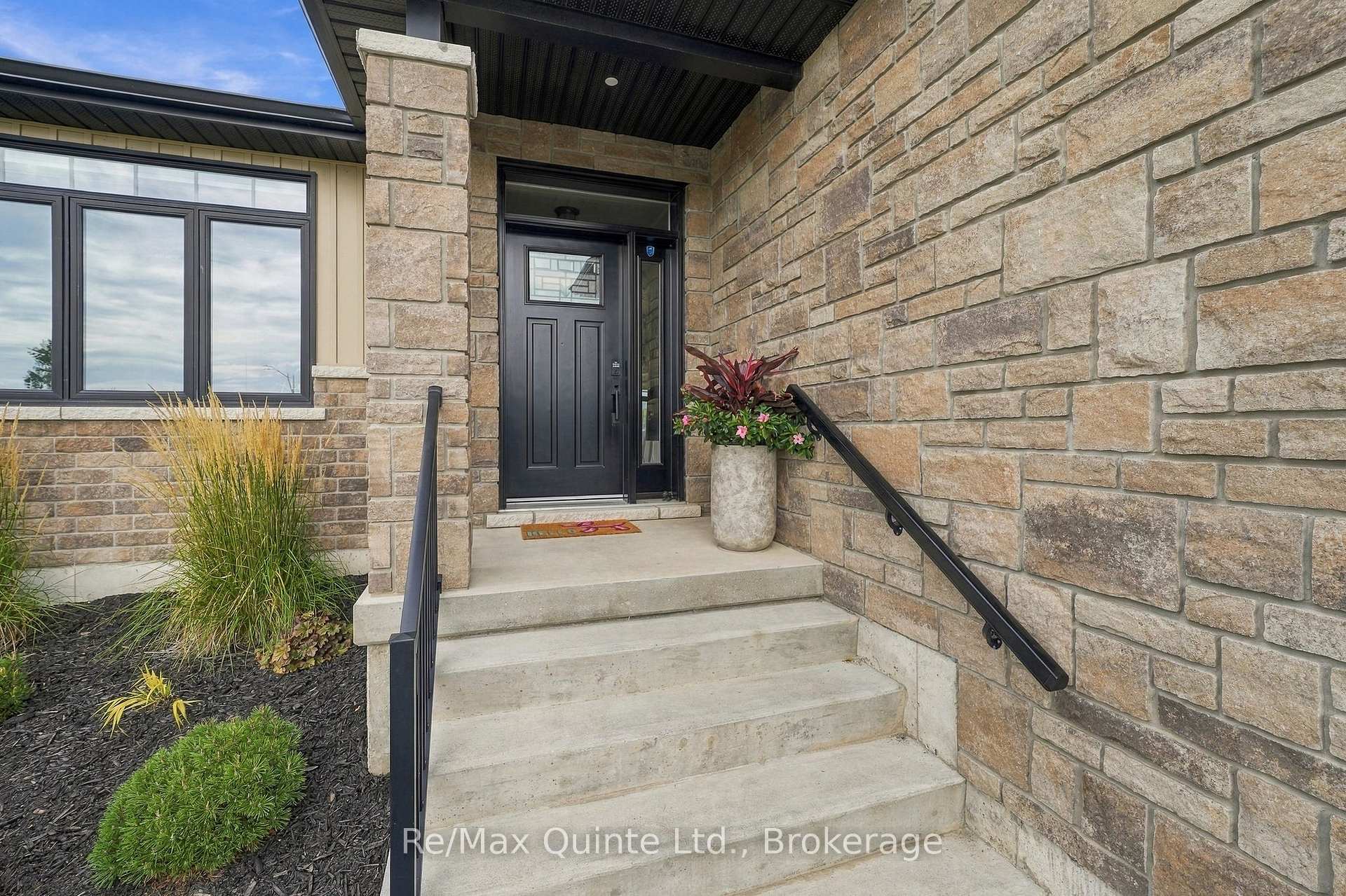 Photo 6 of 61 Hastings Park Drive, Belleville, Belleville Ward — HOMEH
