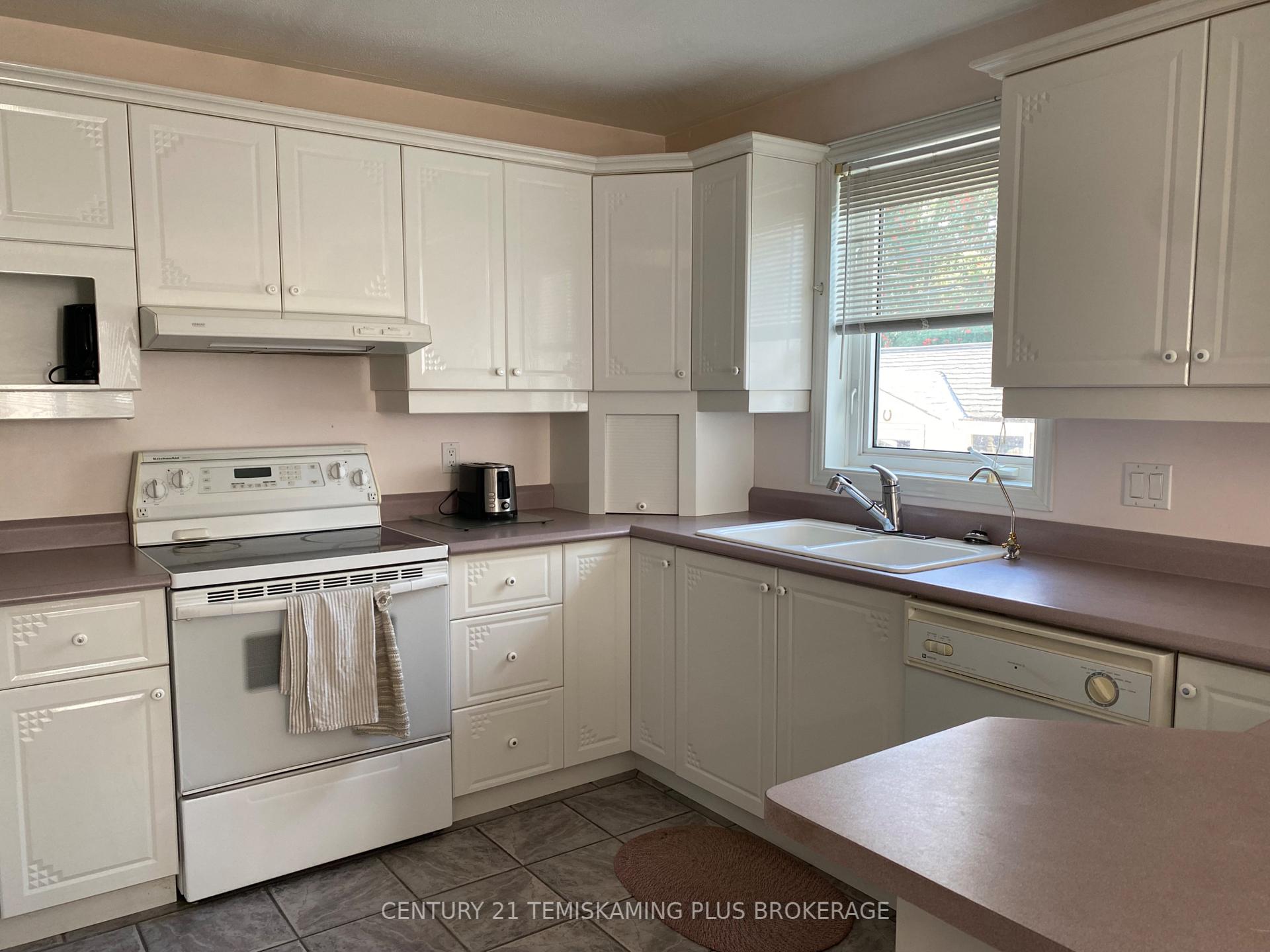 Photo 2 of 430 Main Street, Temiskaming Shores, Haileybury — HOMEH