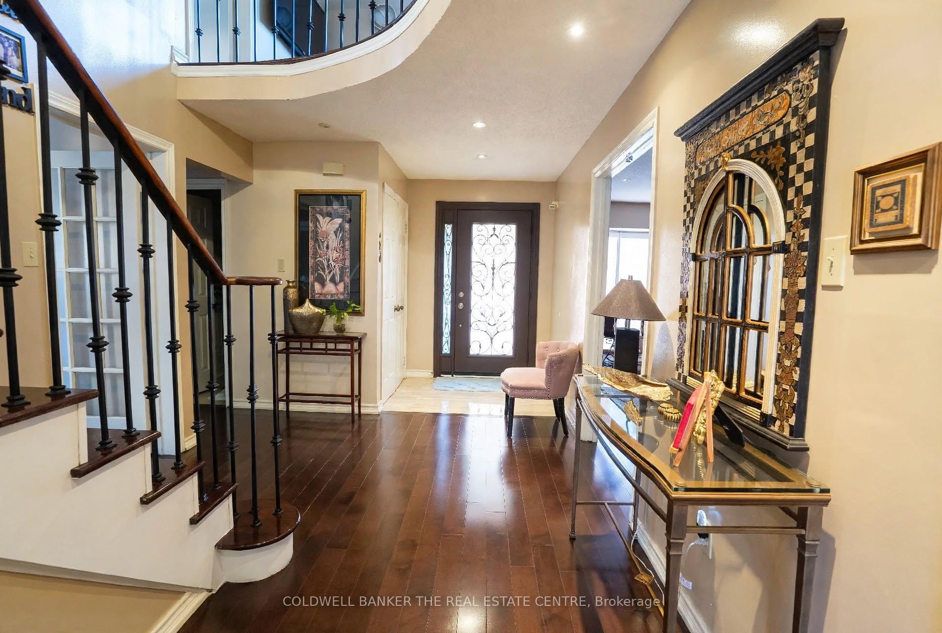 Photo 3 of 28 Fairty Drive, Markham, Middlefield — HOMEH
