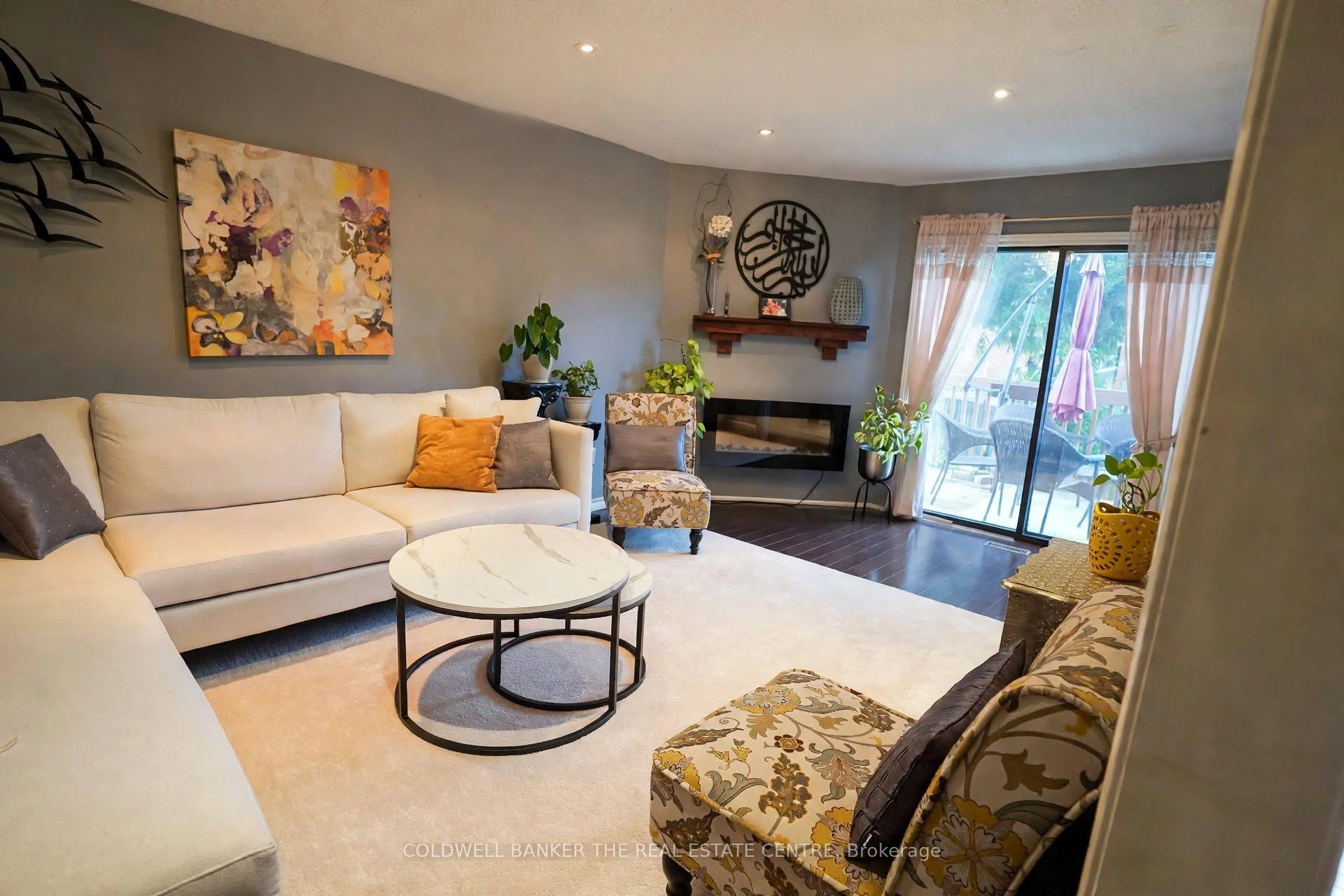 Photo 4 of 28 Fairty Drive, Markham, Middlefield — HOMEH