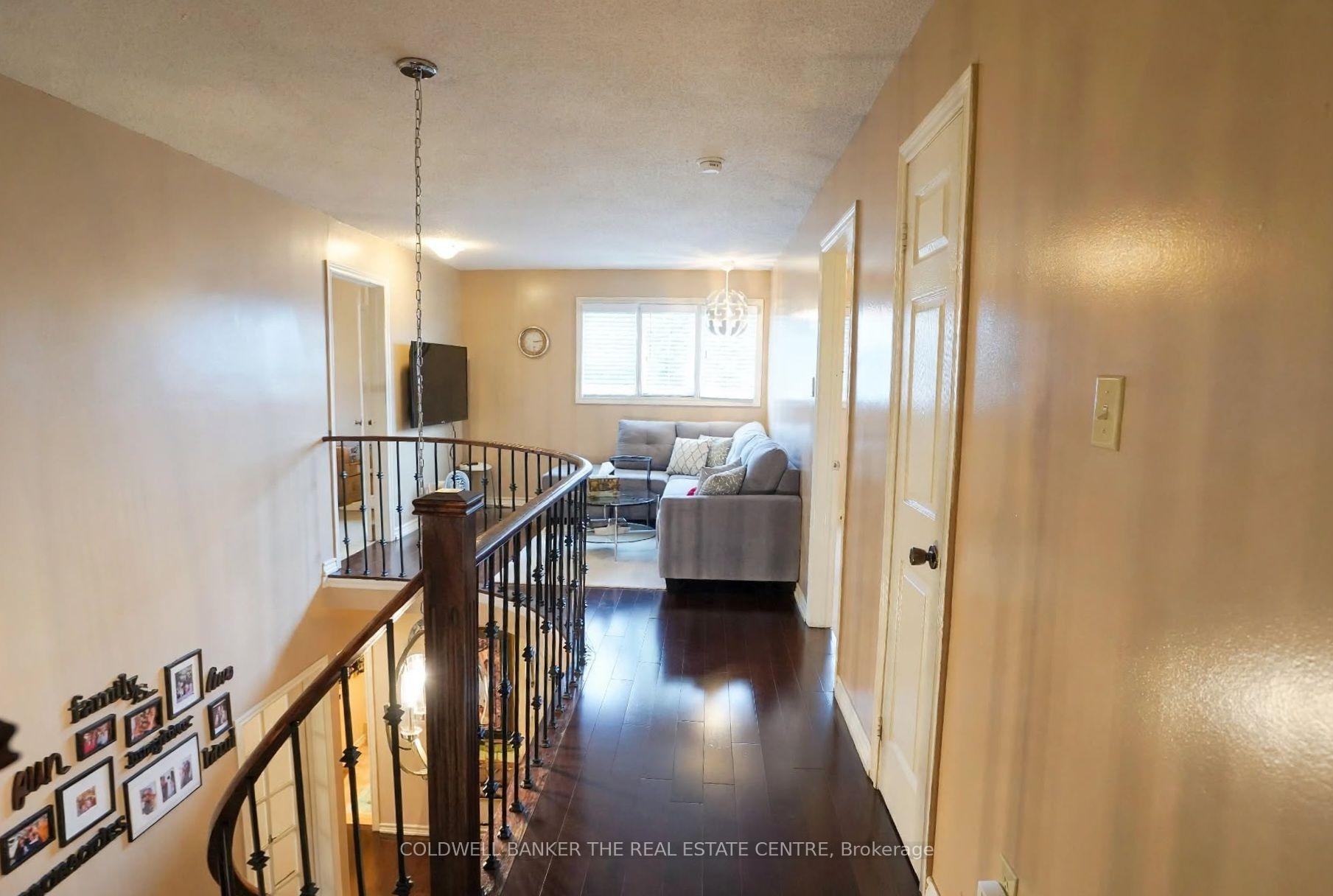 Photo 10 of 28 Fairty Drive, Markham, Middlefield — HOMEH