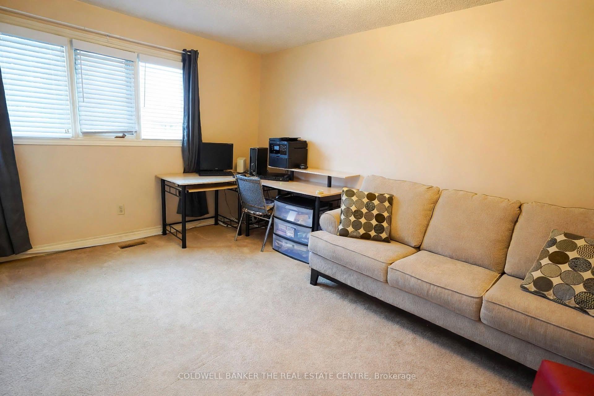 Photo 13 of 28 Fairty Drive, Markham, Middlefield — HOMEH