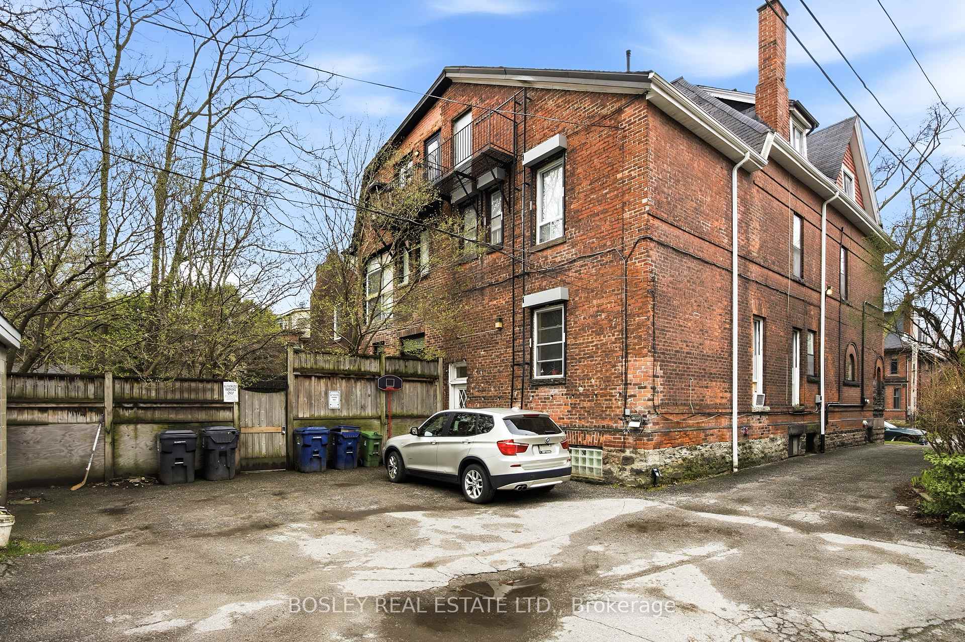 Photo 4 of 85 Walmer Road, Toronto, The Annex — HOMEH