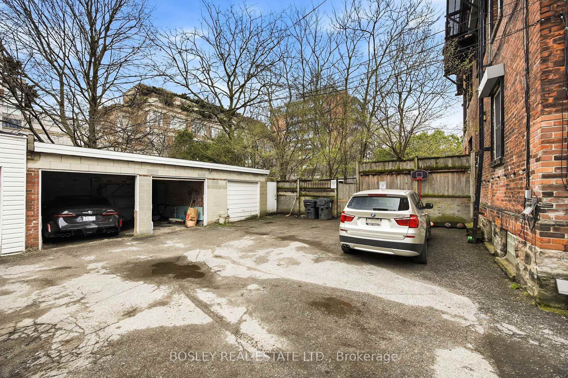 Photo 5 of 85 Walmer Road, Toronto, The Annex — HOMEH
