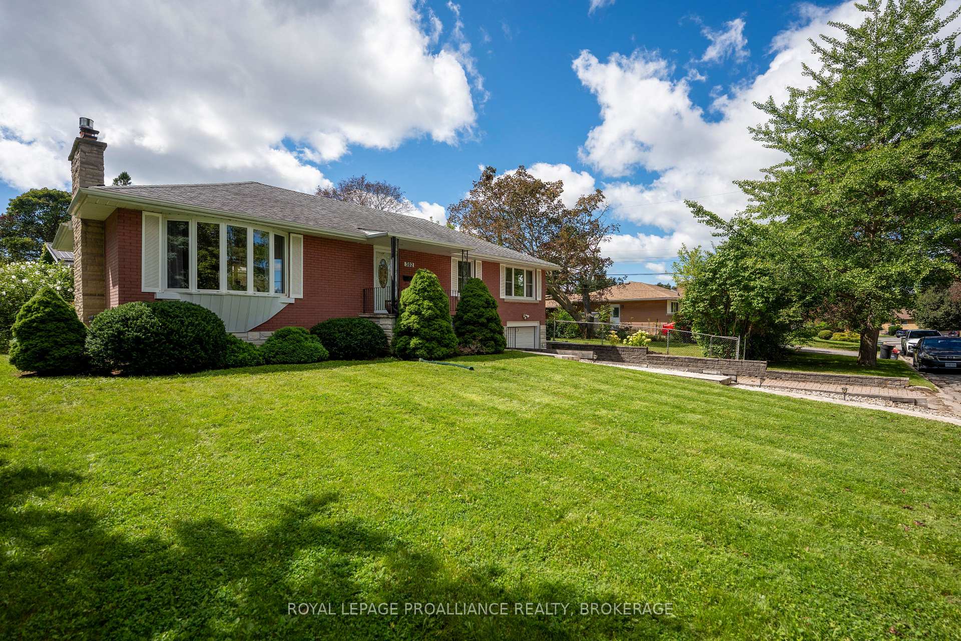 Photo 2 of 302 Arrowhead Place, Kingston, West of Sir John A. Blvd — HOMEH