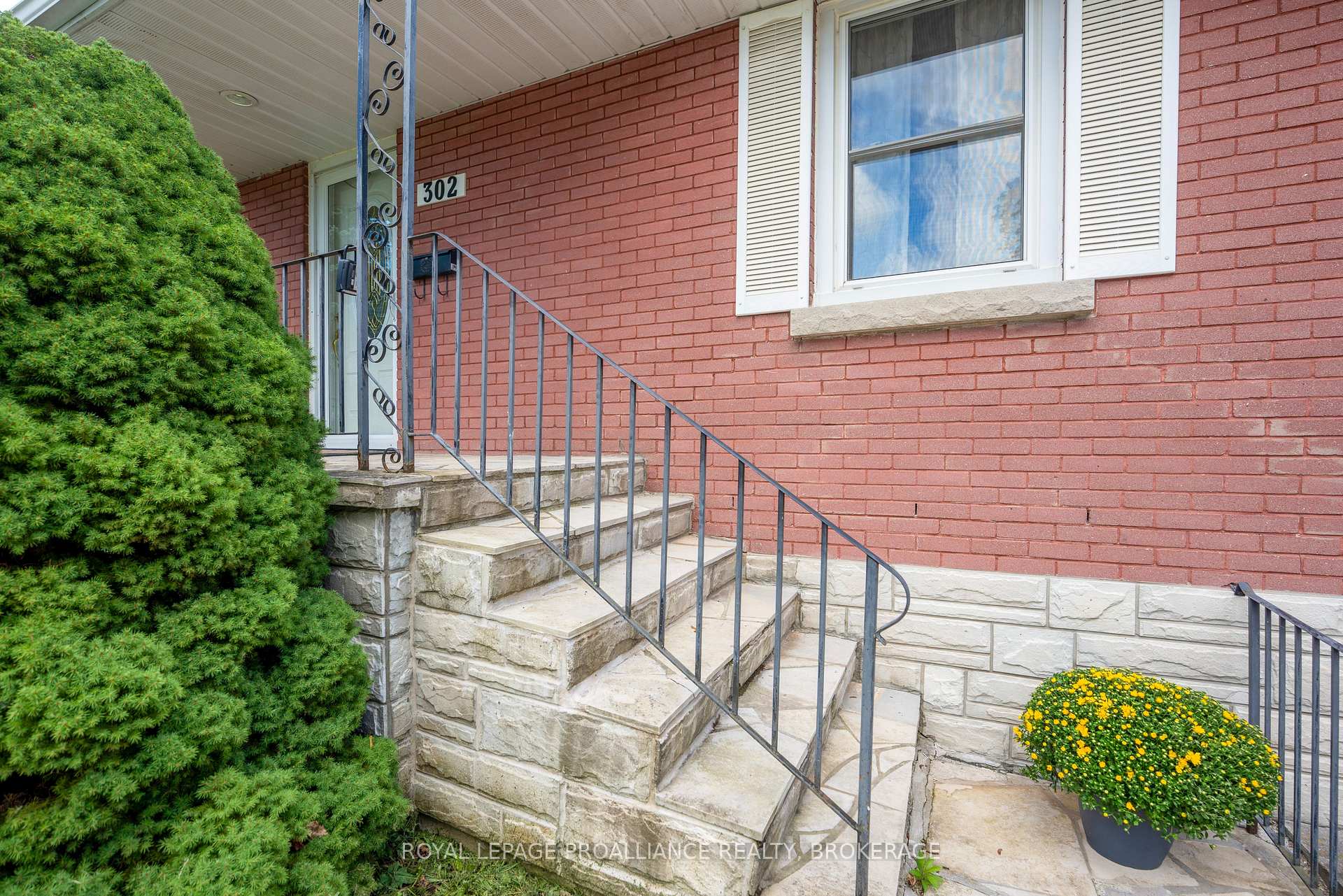 Photo 3 of 302 Arrowhead Place, Kingston, West of Sir John A. Blvd — HOMEH