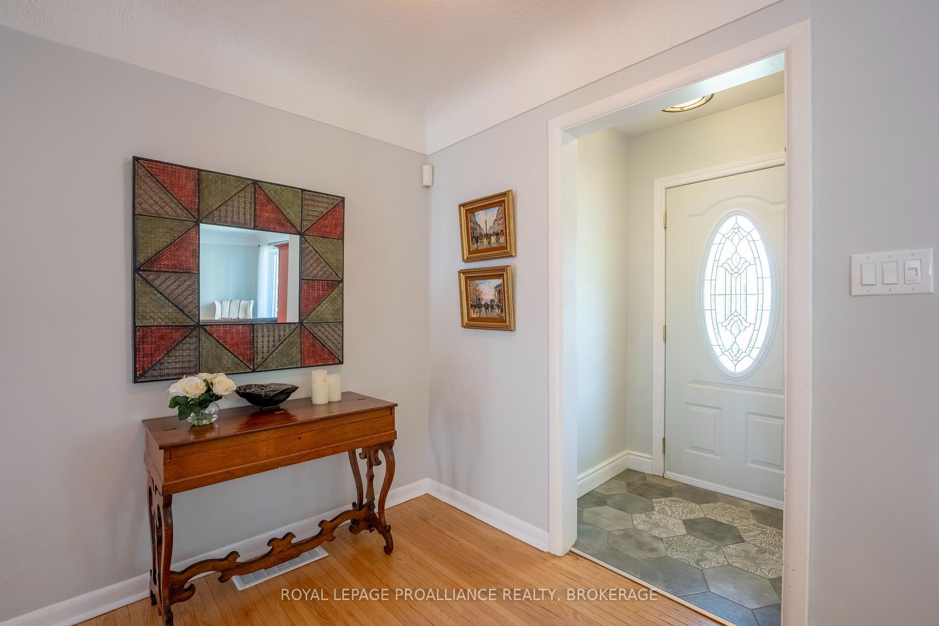 Photo 4 of 302 Arrowhead Place, Kingston, West of Sir John A. Blvd — HOMEH