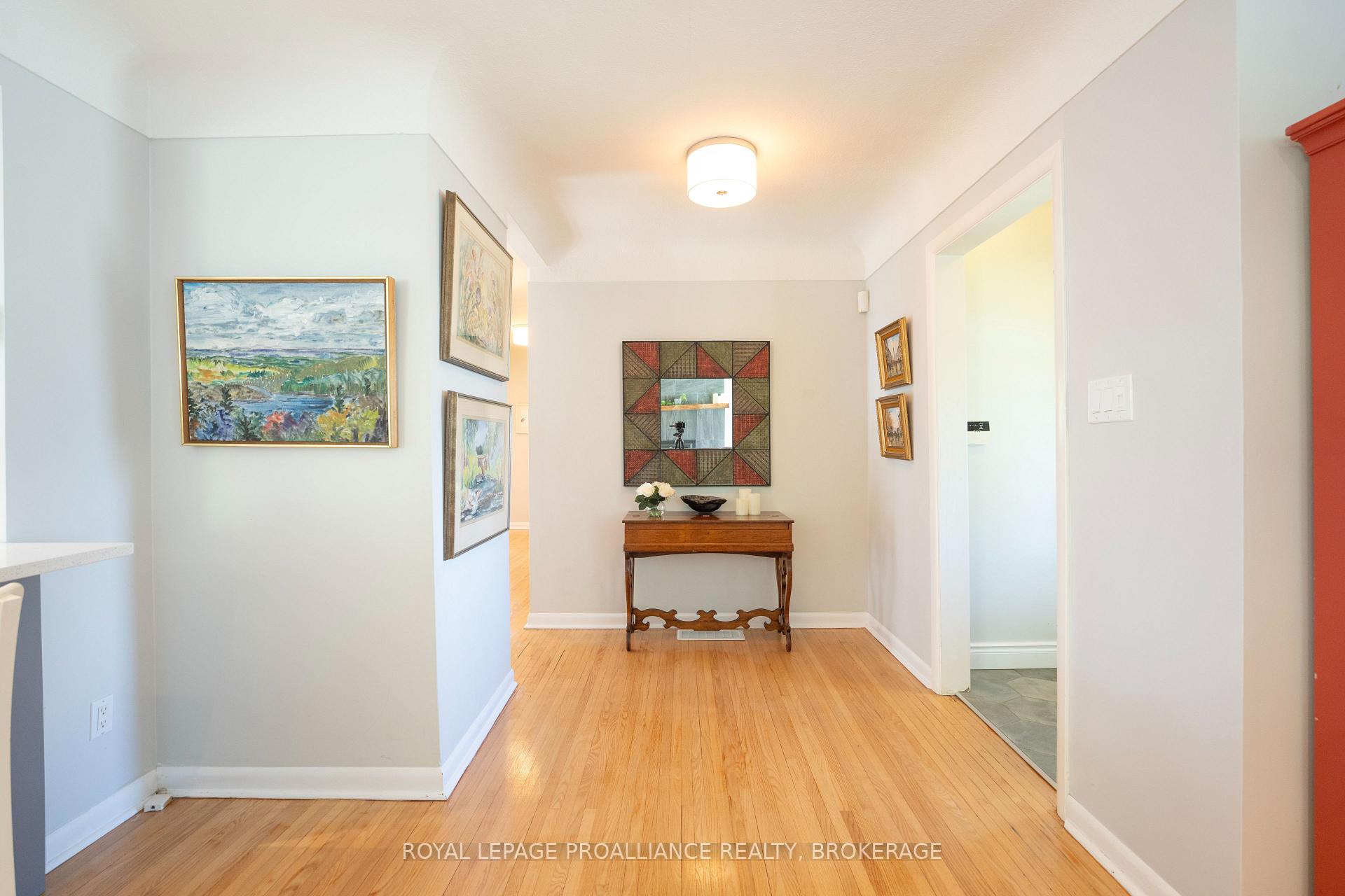 Photo 5 of 302 Arrowhead Place, Kingston, West of Sir John A. Blvd — HOMEH