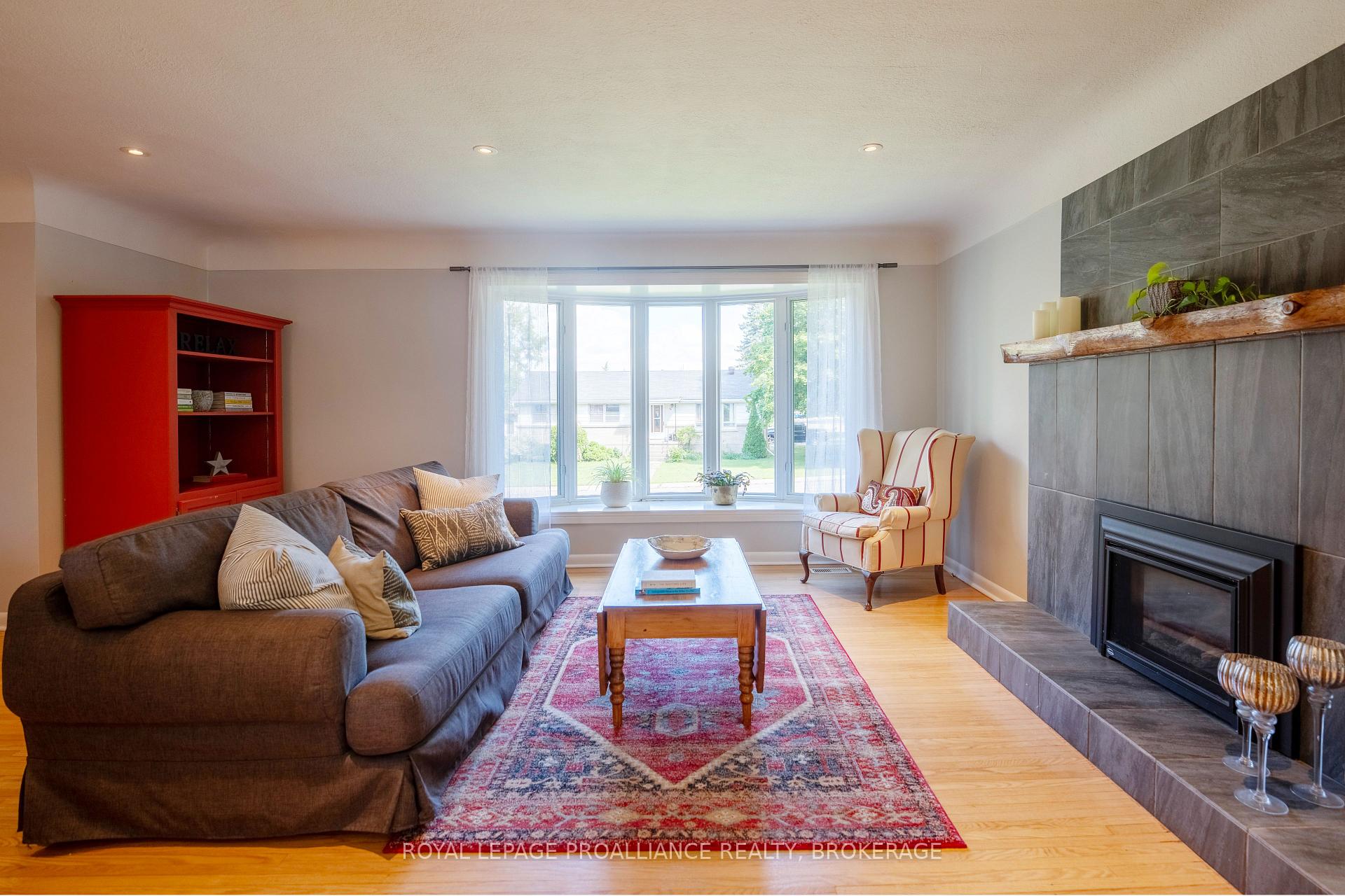 Photo 9 of 302 Arrowhead Place, Kingston, West of Sir John A. Blvd — HOMEH