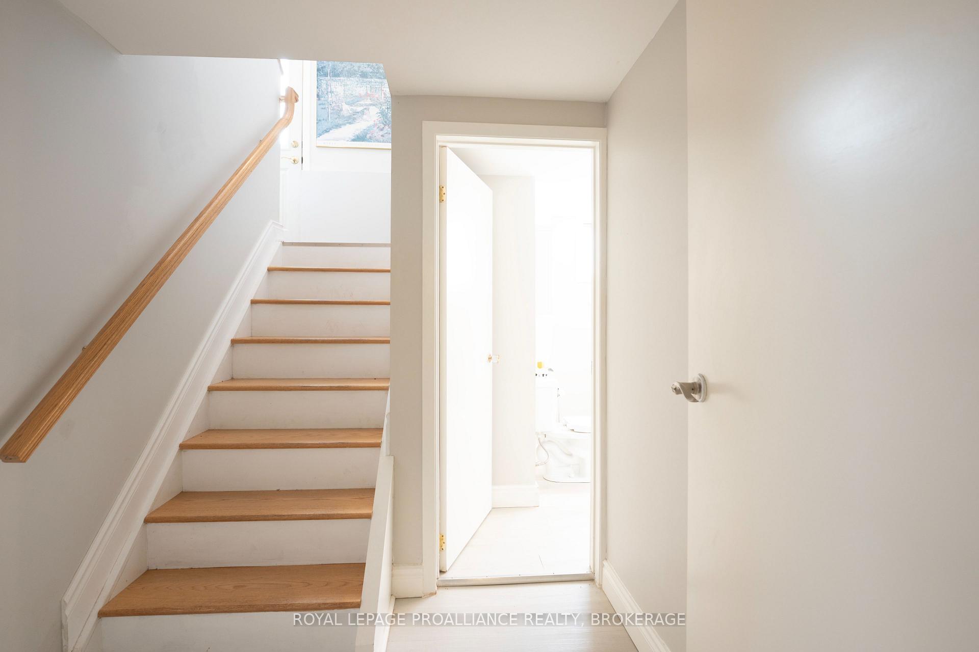 Photo 19 of 302 Arrowhead Place, Kingston, West of Sir John A. Blvd — HOMEH