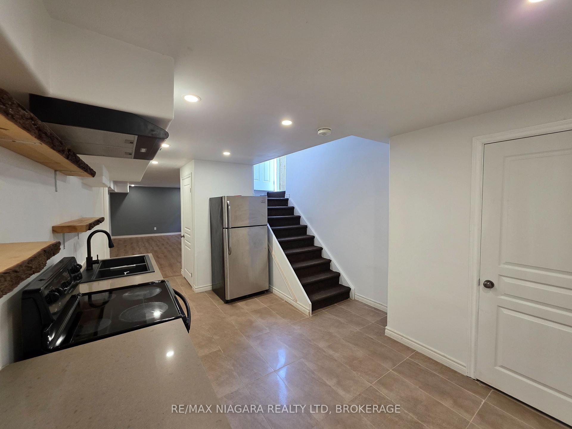 Photo 4 of Unit Lower Level, 8383 Heikoop Crescent, Niagara Falls, Forestview — HOMEH