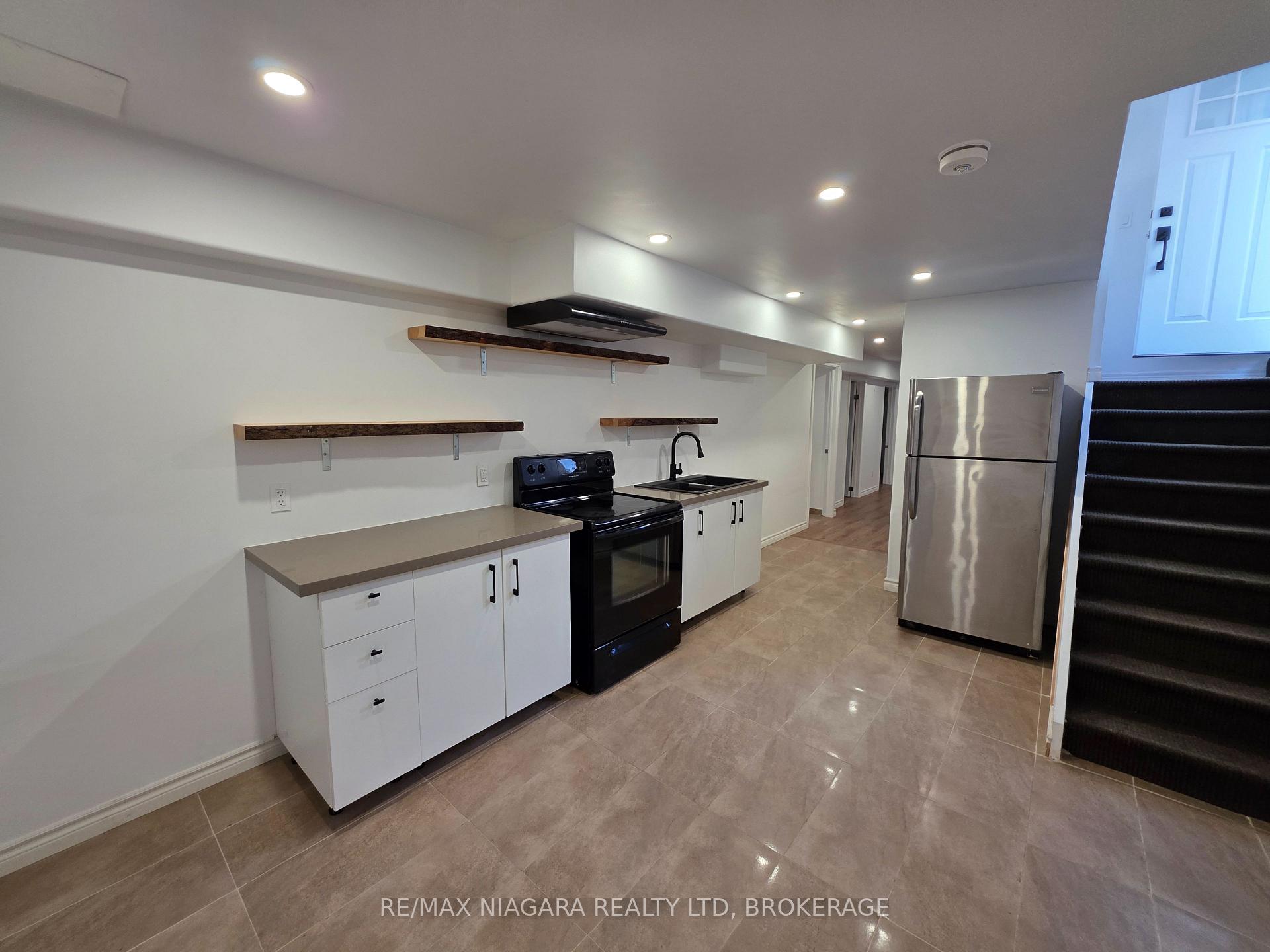 Photo 5 of Unit Lower Level, 8383 Heikoop Crescent, Niagara Falls, Forestview — HOMEH
